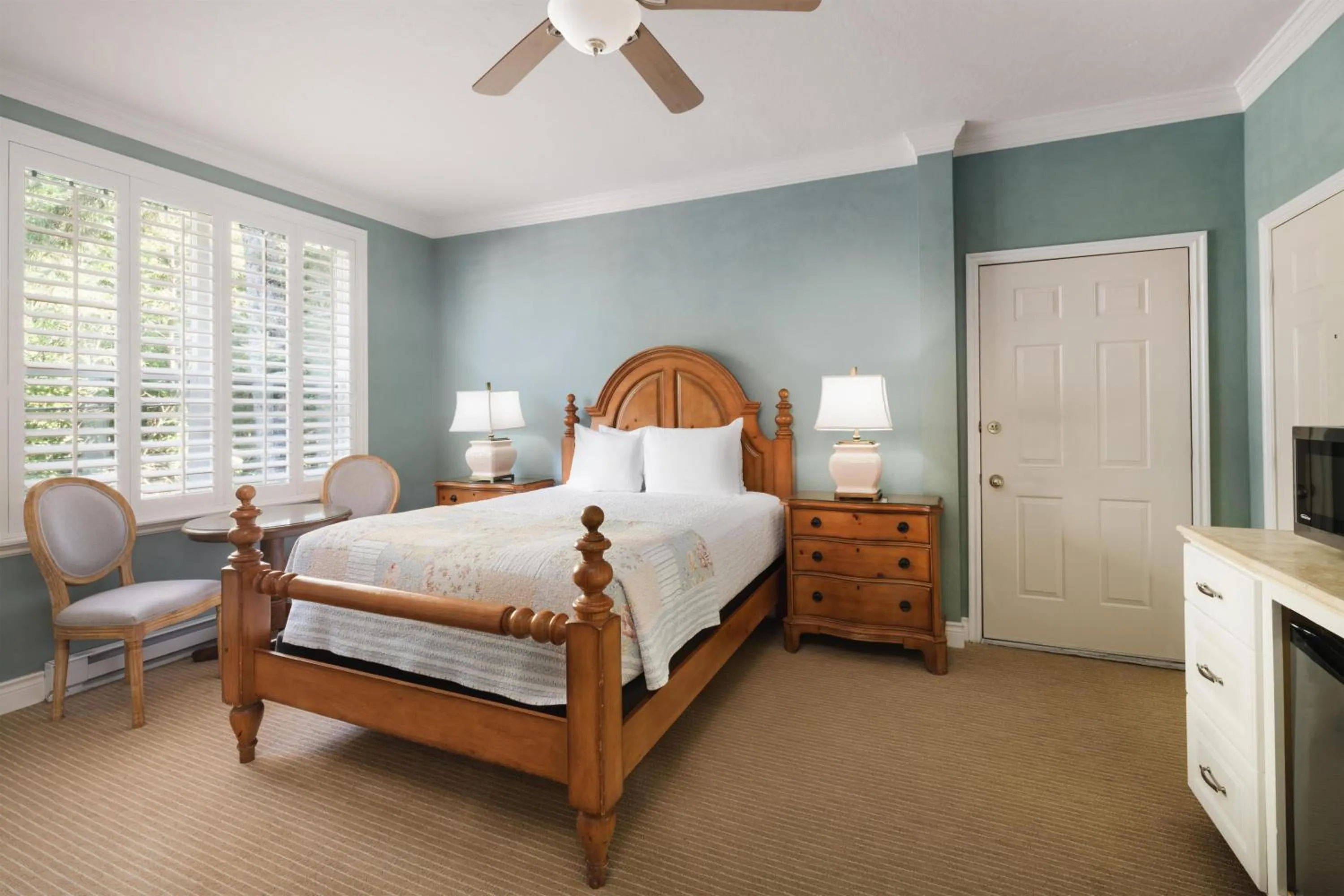 Bedroom, Bed in Best Western Grandma's Feather Bed