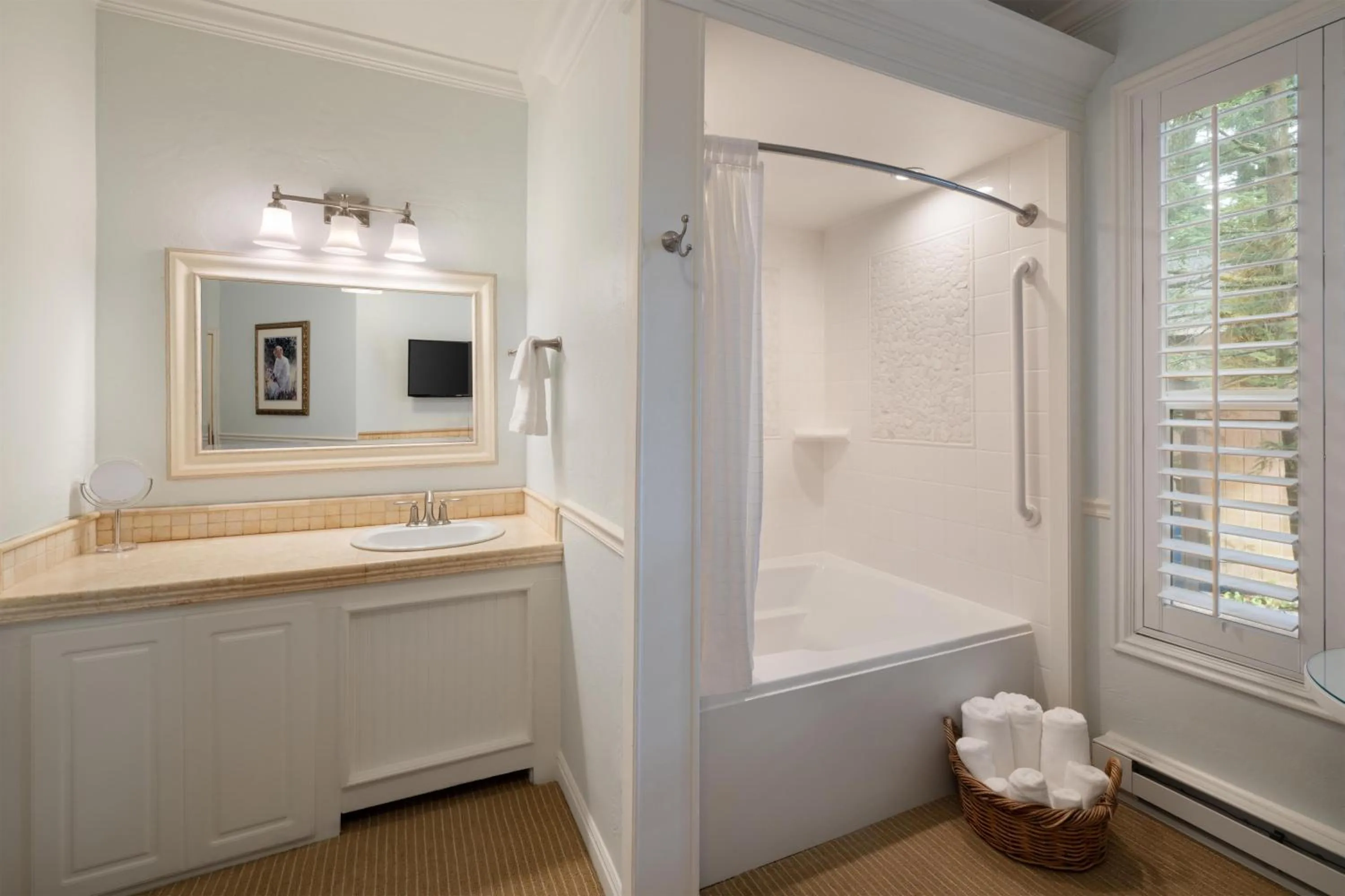 Bathroom in Best Western Grandma's Feather Bed