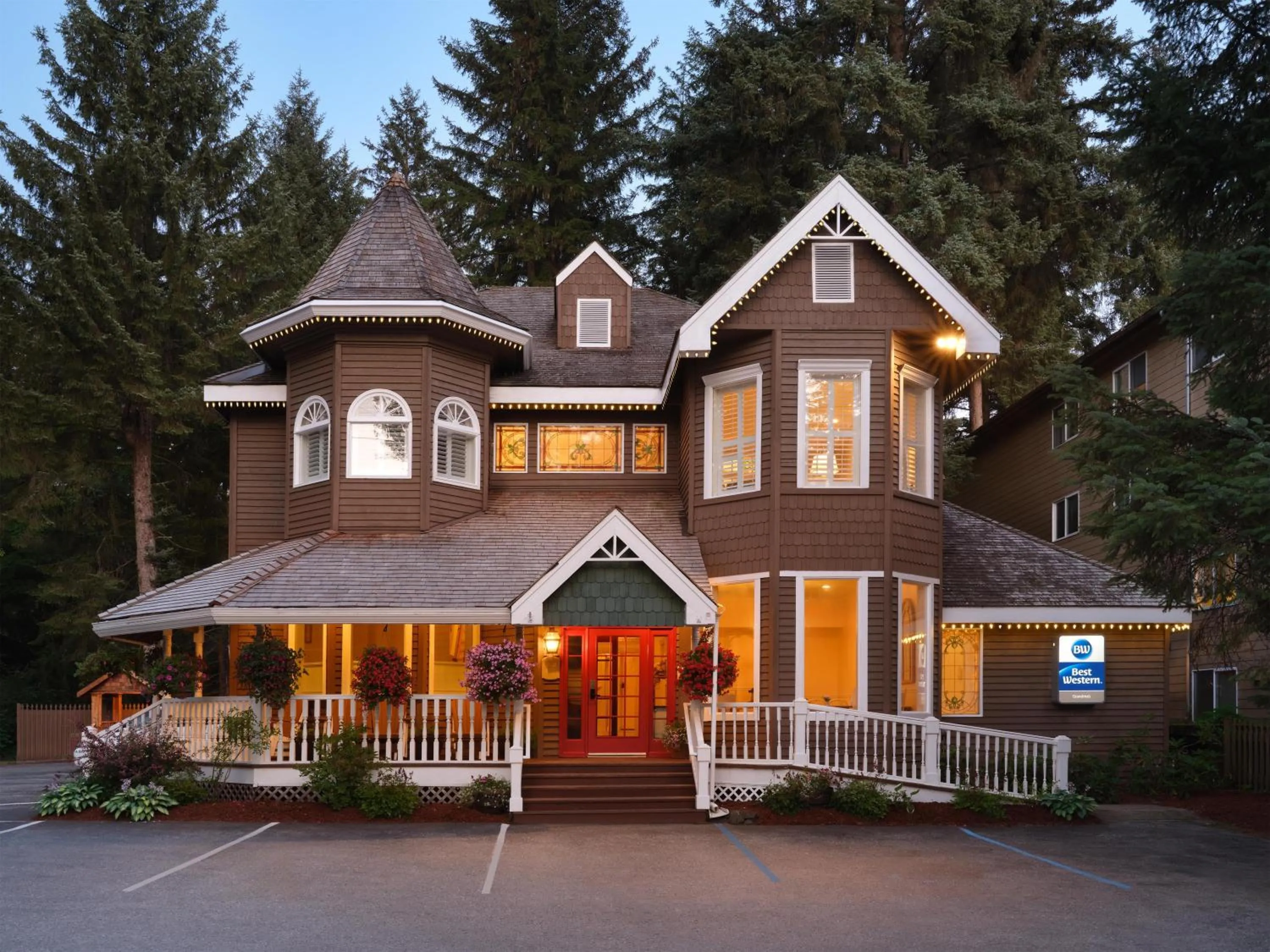 Property building in Best Western Grandma's Feather Bed