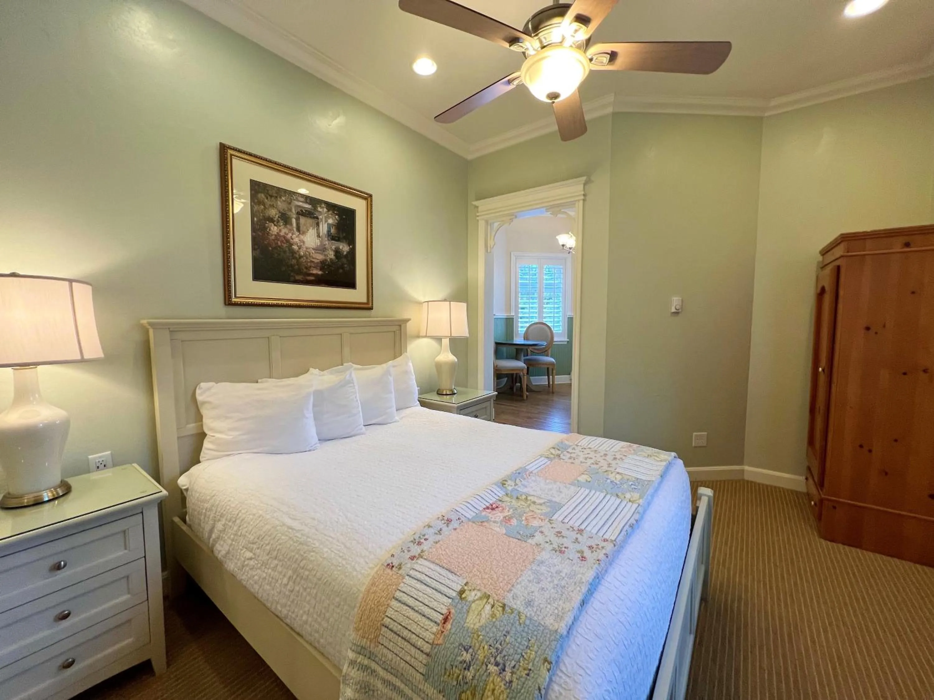 Bed in Best Western Grandma's Feather Bed