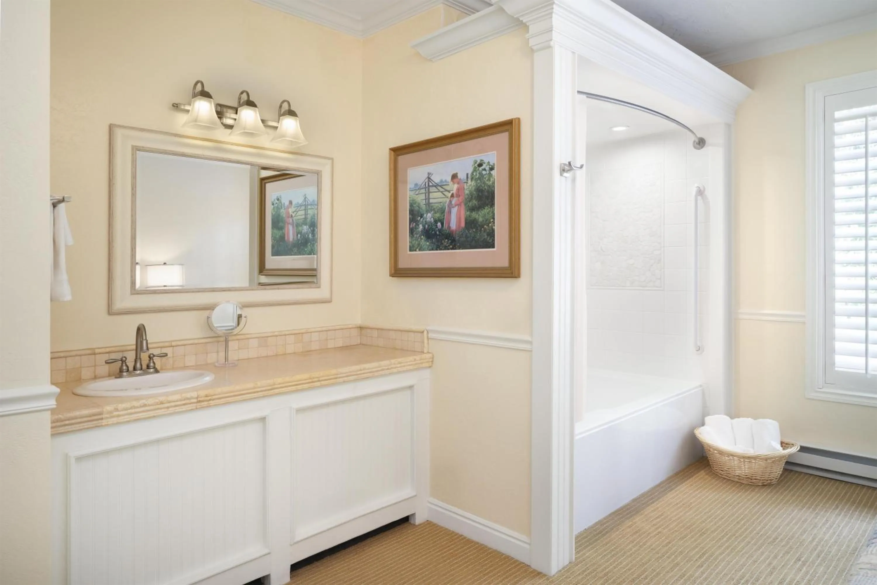 Bathroom in Best Western Grandma's Feather Bed