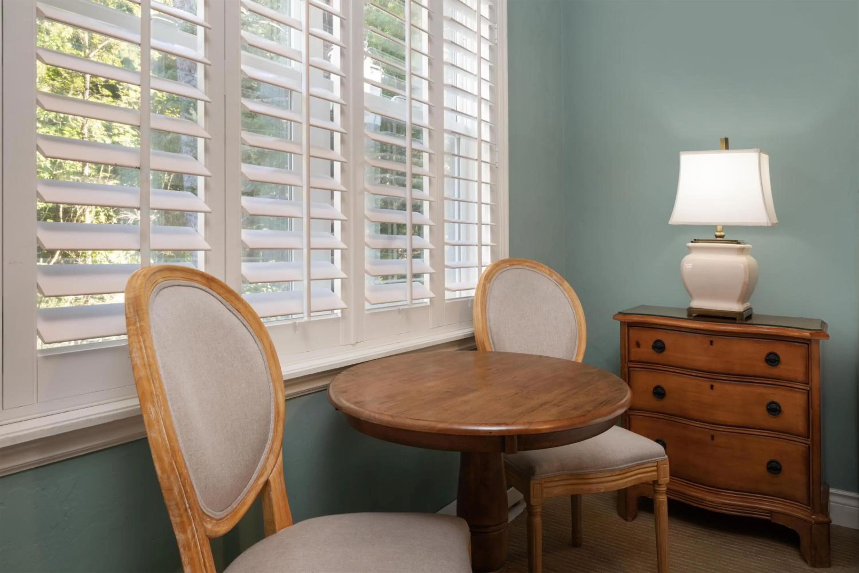 Bedroom in Best Western Grandma's Feather Bed