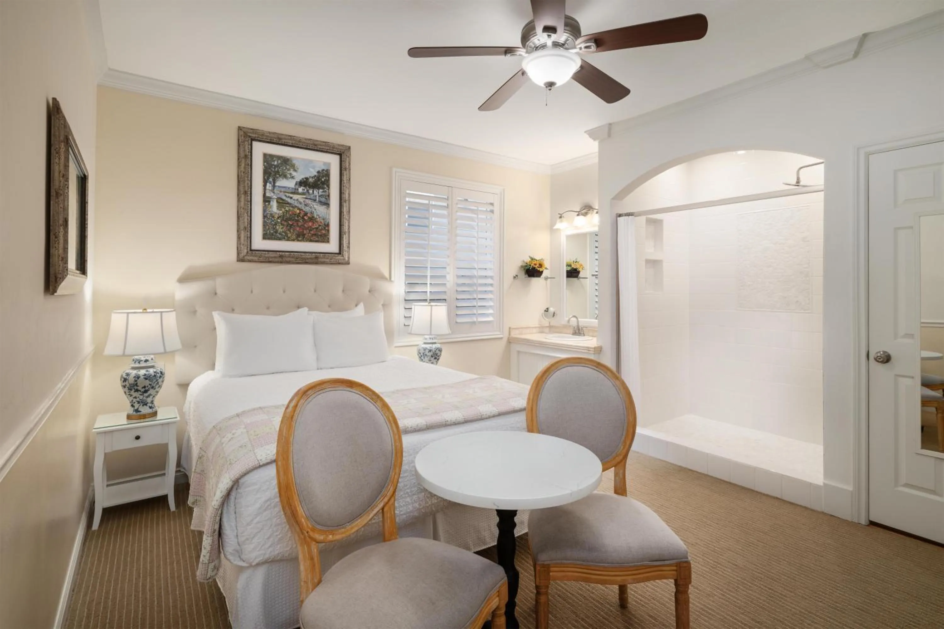 Bedroom, Bed in Best Western Grandma's Feather Bed