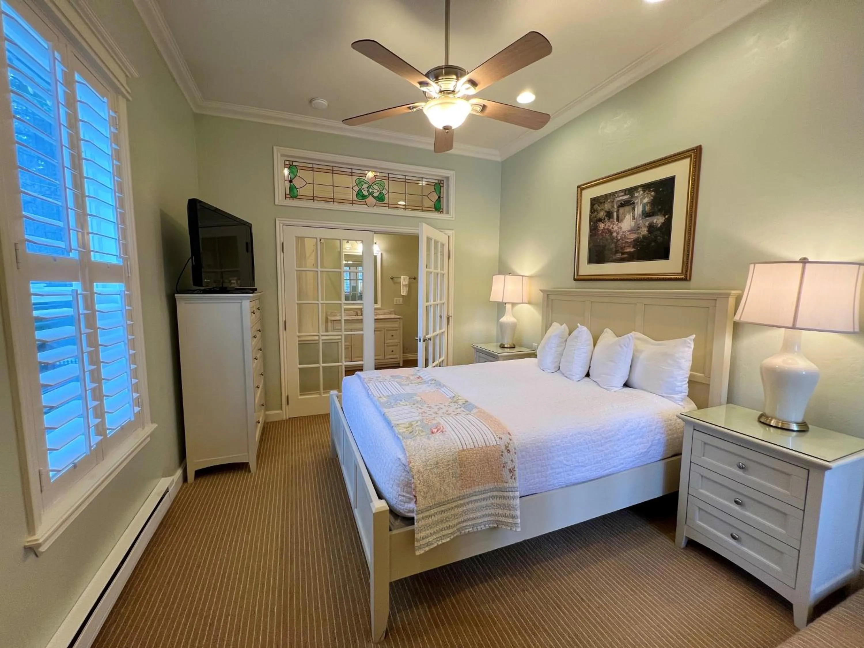 Bed in Best Western Grandma's Feather Bed