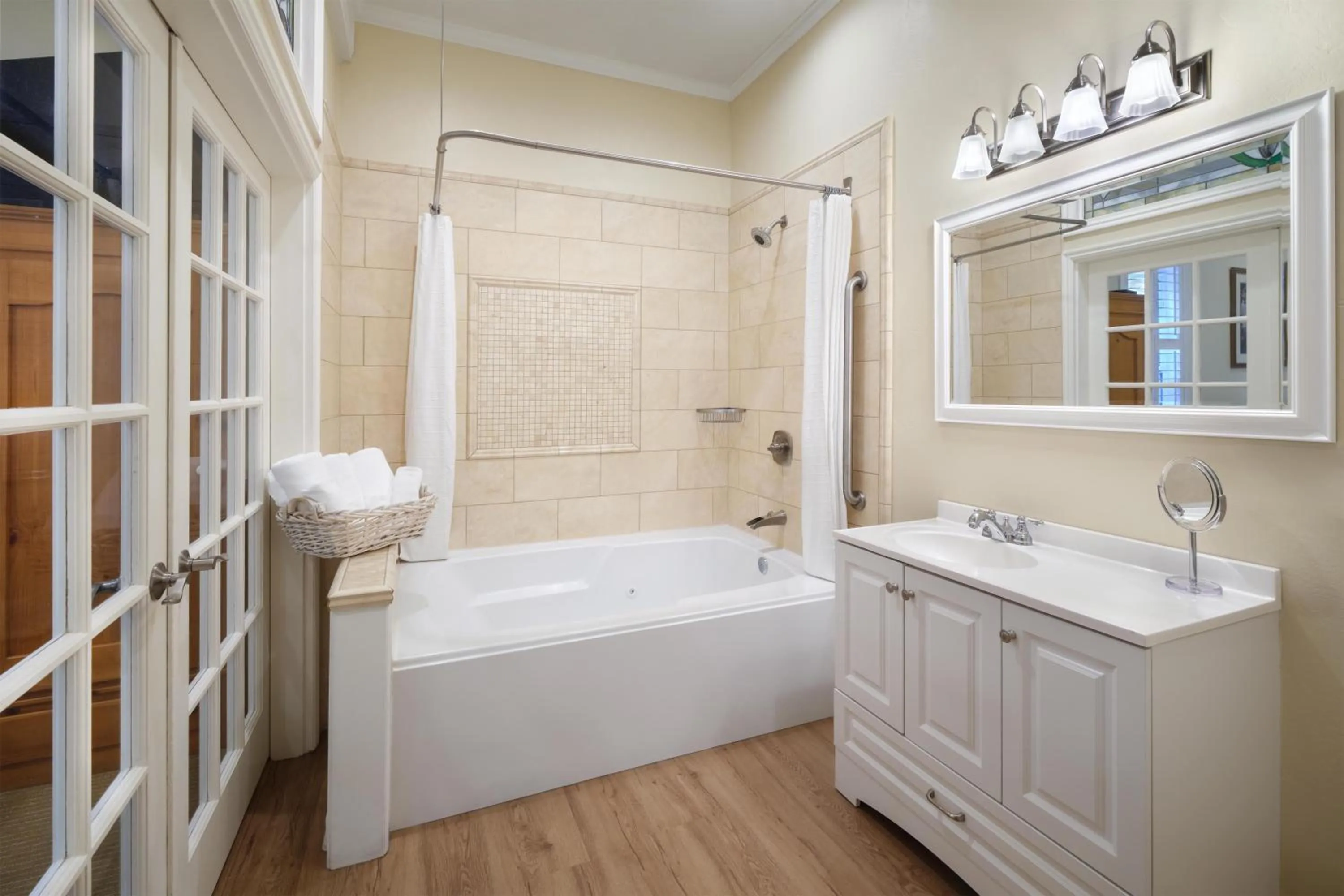 Bathroom in Best Western Grandma's Feather Bed