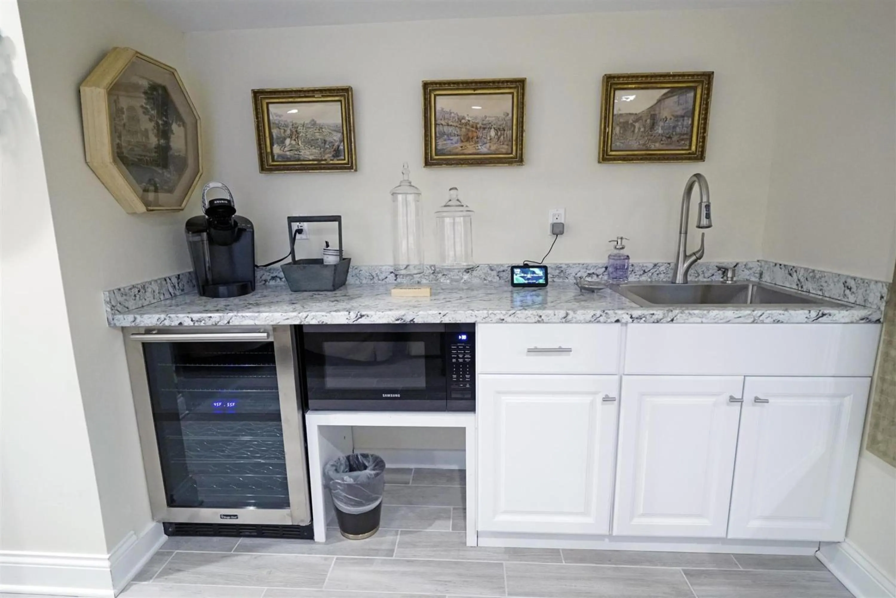 Kitchen or kitchenette in Maxwell Mansion Hotel
