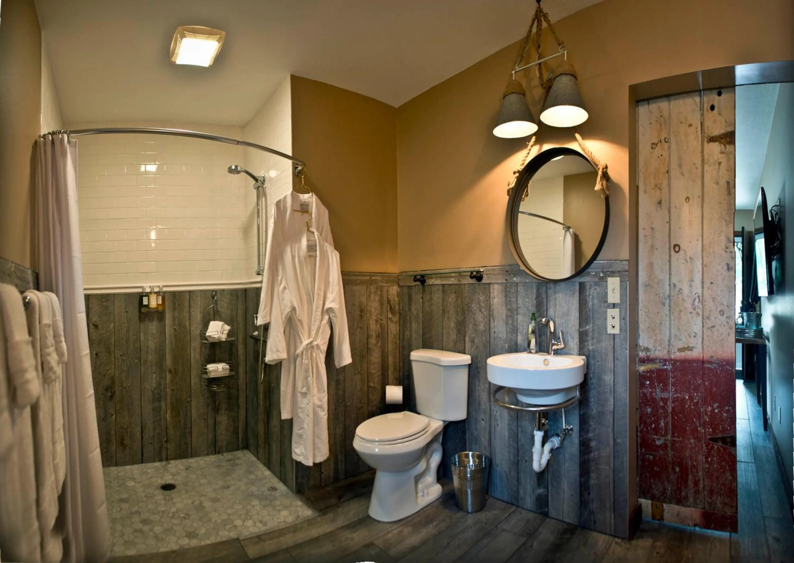 Bathroom in Maxwell Mansion Hotel