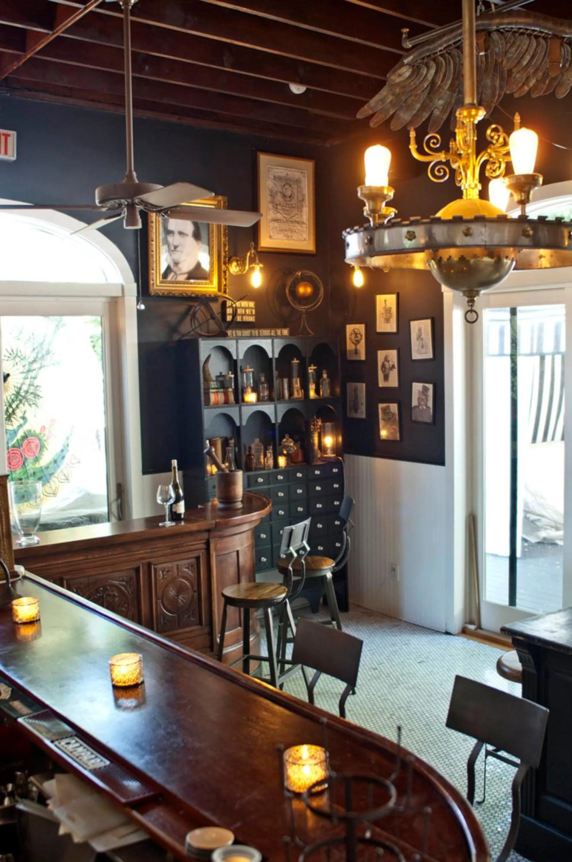 Lounge or bar in Maxwell Mansion Hotel