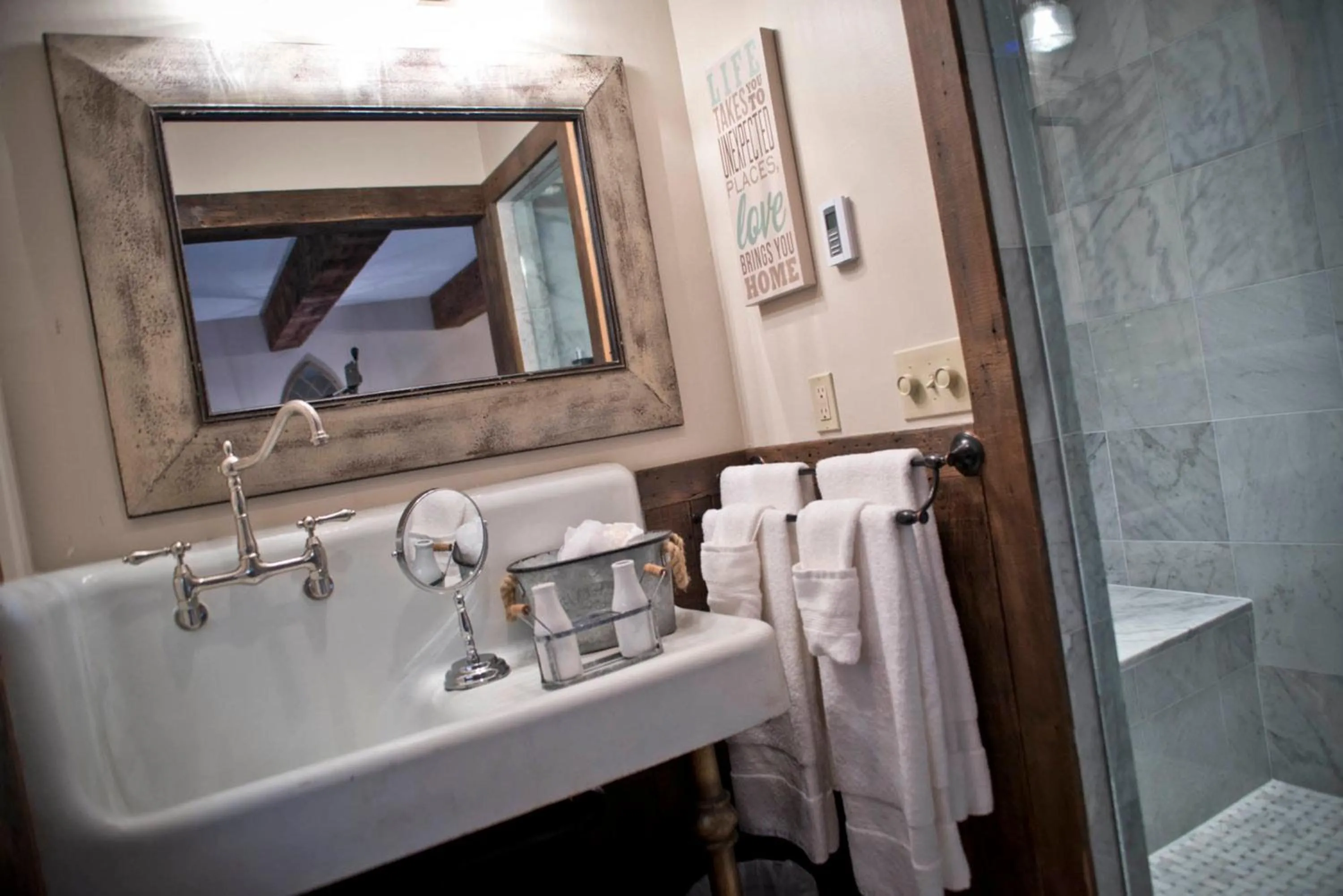 Bathroom in Maxwell Mansion Hotel