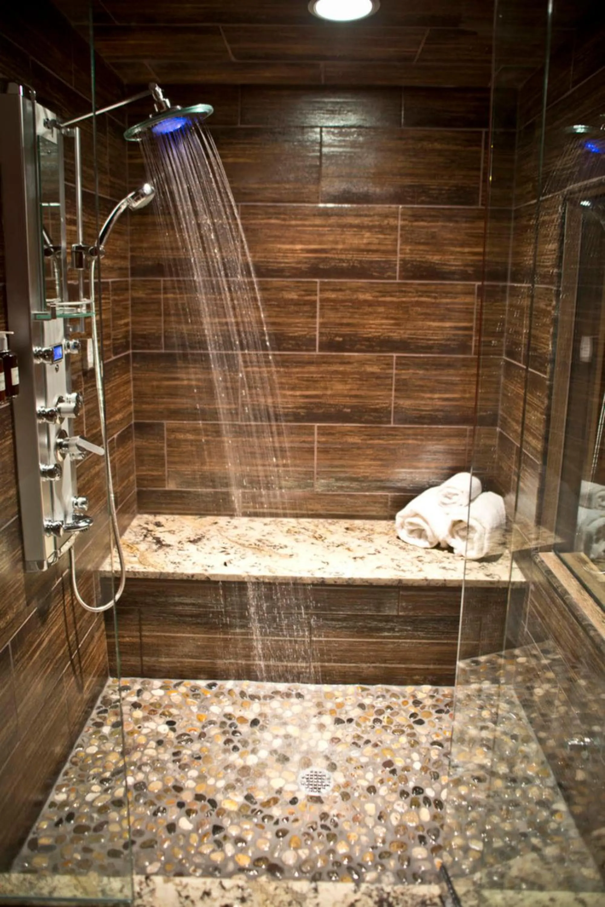 Shower in Maxwell Mansion Hotel