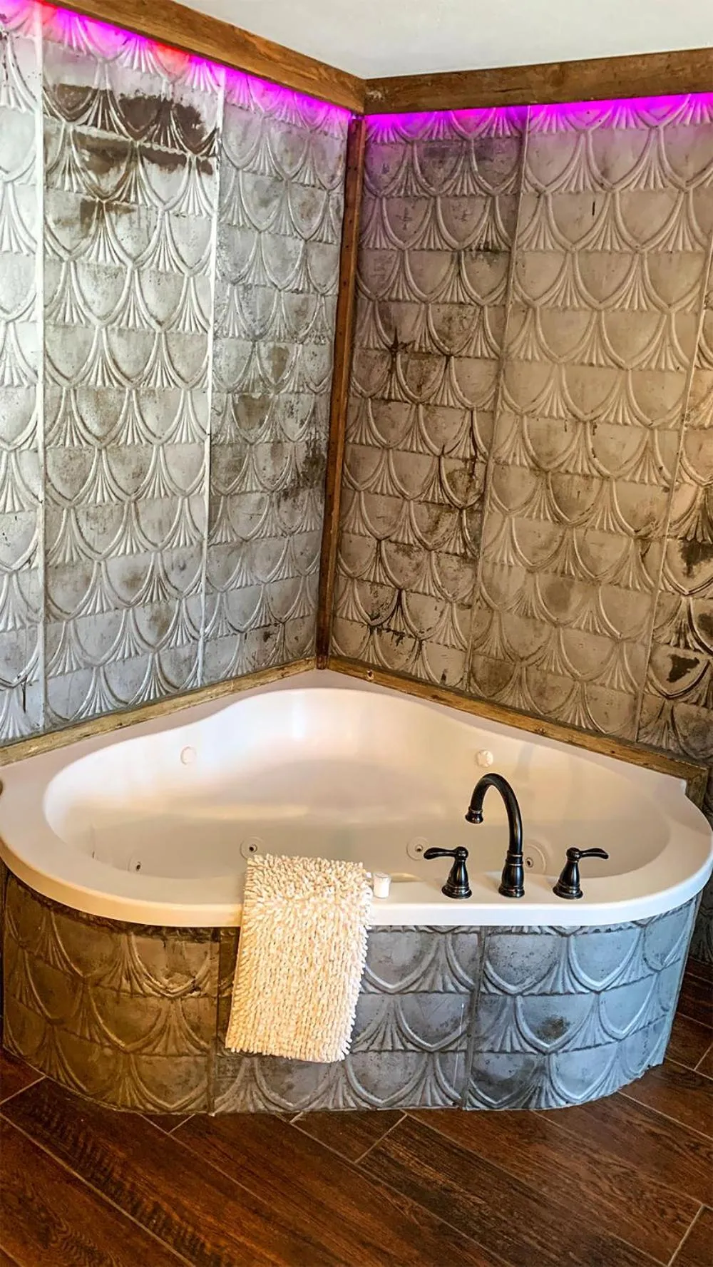 Bath in Maxwell Mansion Hotel