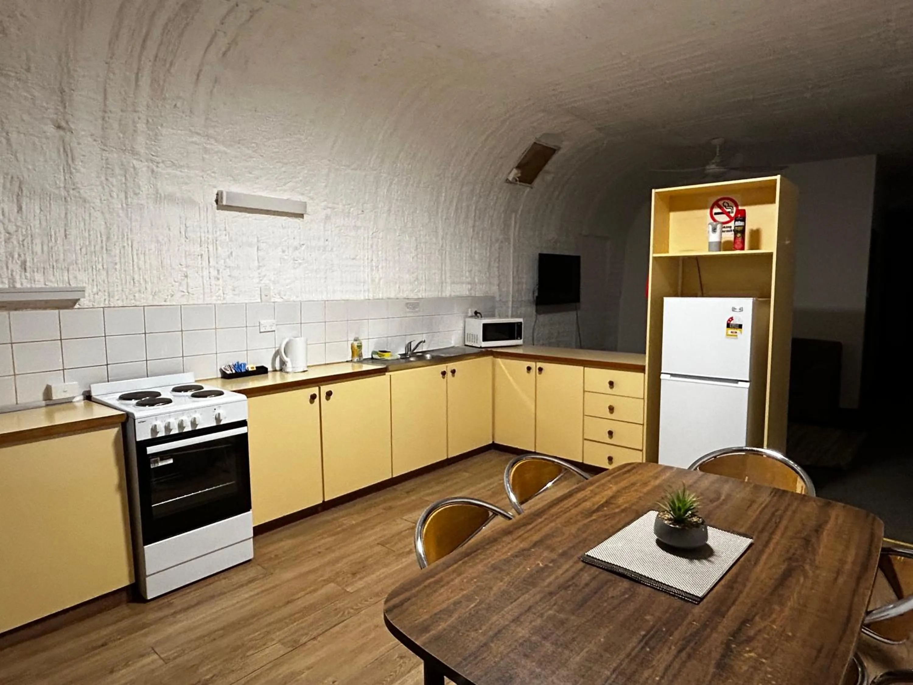 Kitchen or kitchenette in Desert View Apartments