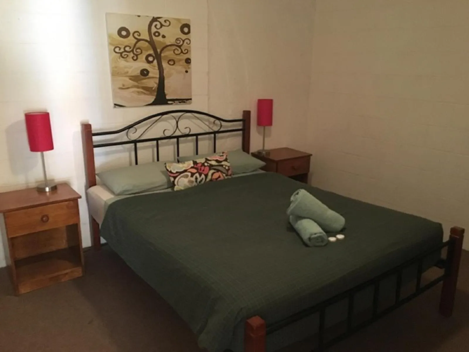 Bedroom, Bed in Desert View Apartments