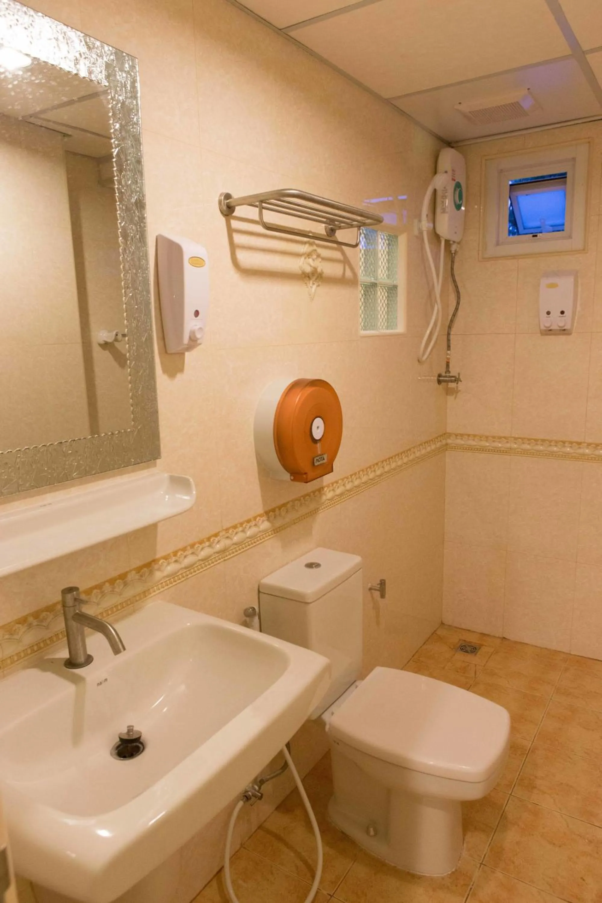 Bathroom in Honey House 3