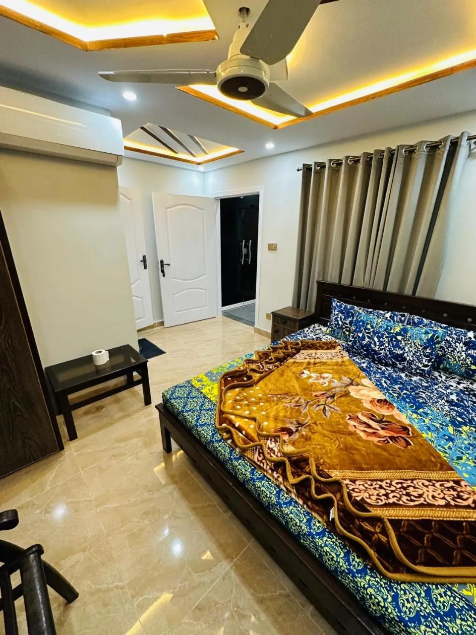 Bed in Moven Inn Hotel Islamabad