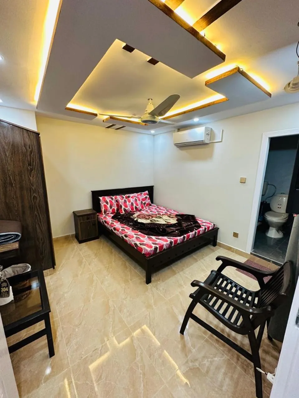 Bed in Moven Inn Hotel Islamabad