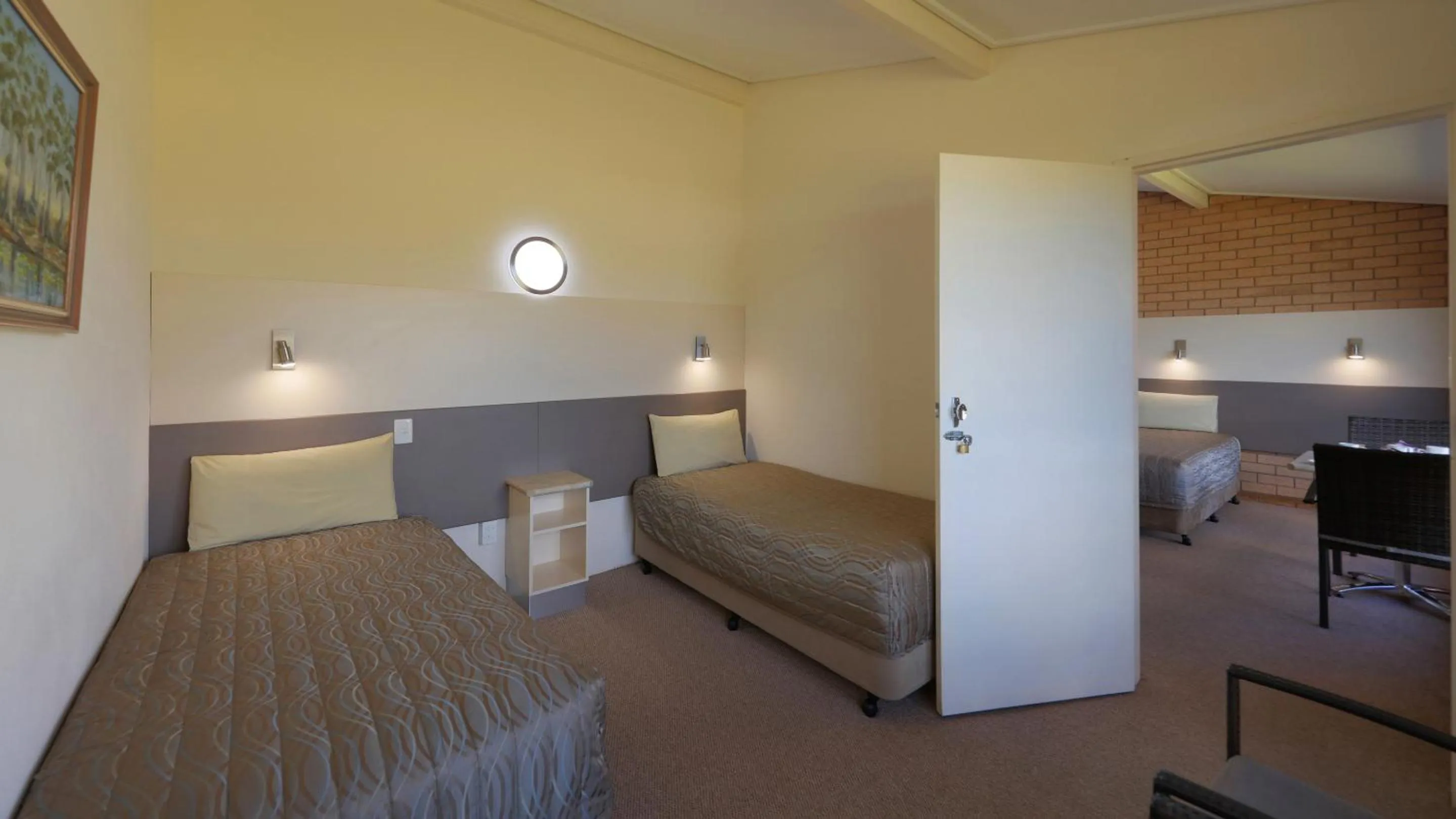 Bed in Tenterfield Motor Inn