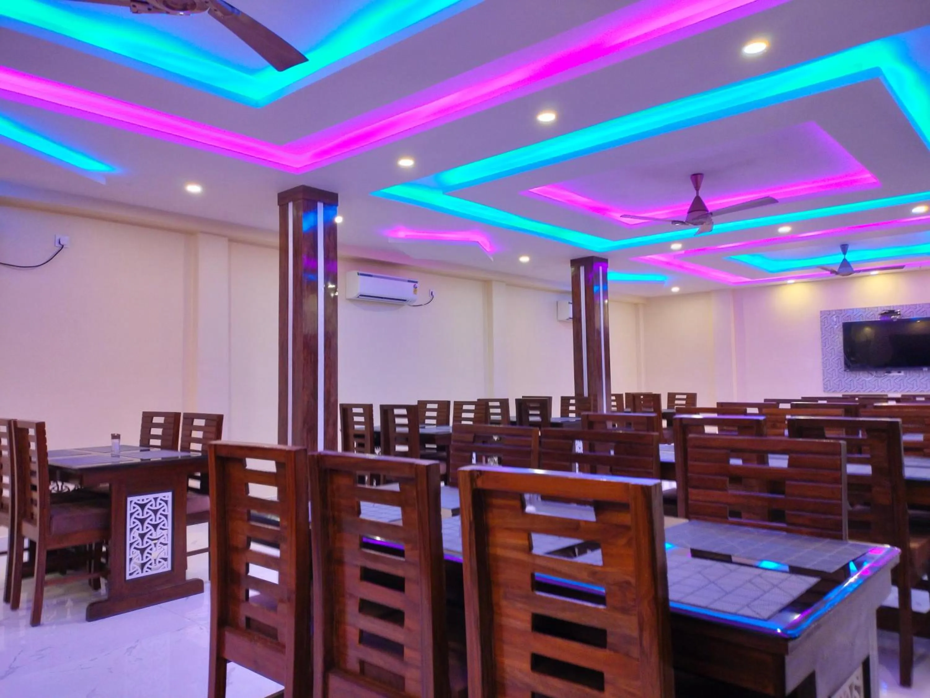 Restaurant/places to eat in The Triton Beach Resort