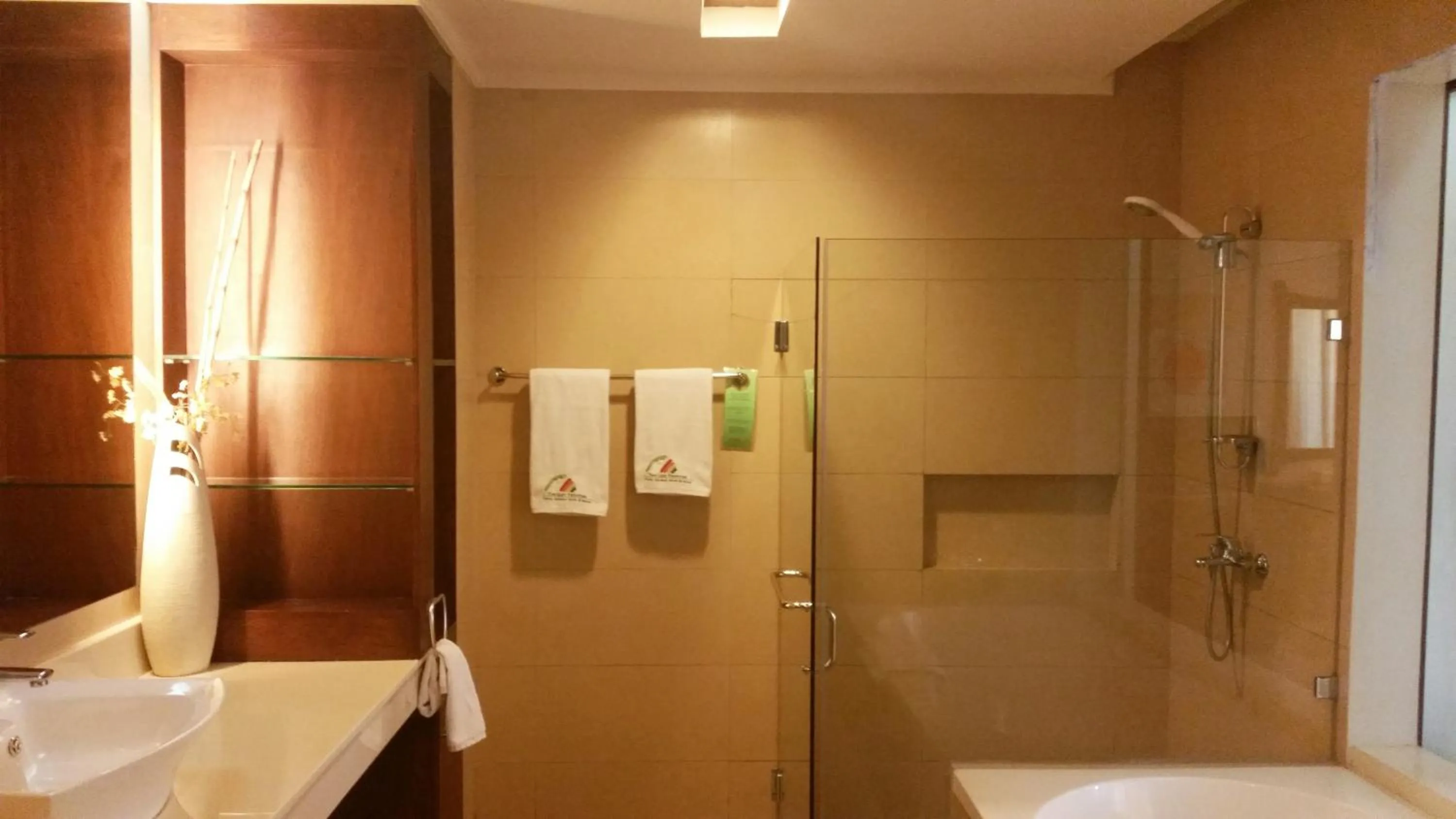 Shower in Coron Gateway Hotel & Suites