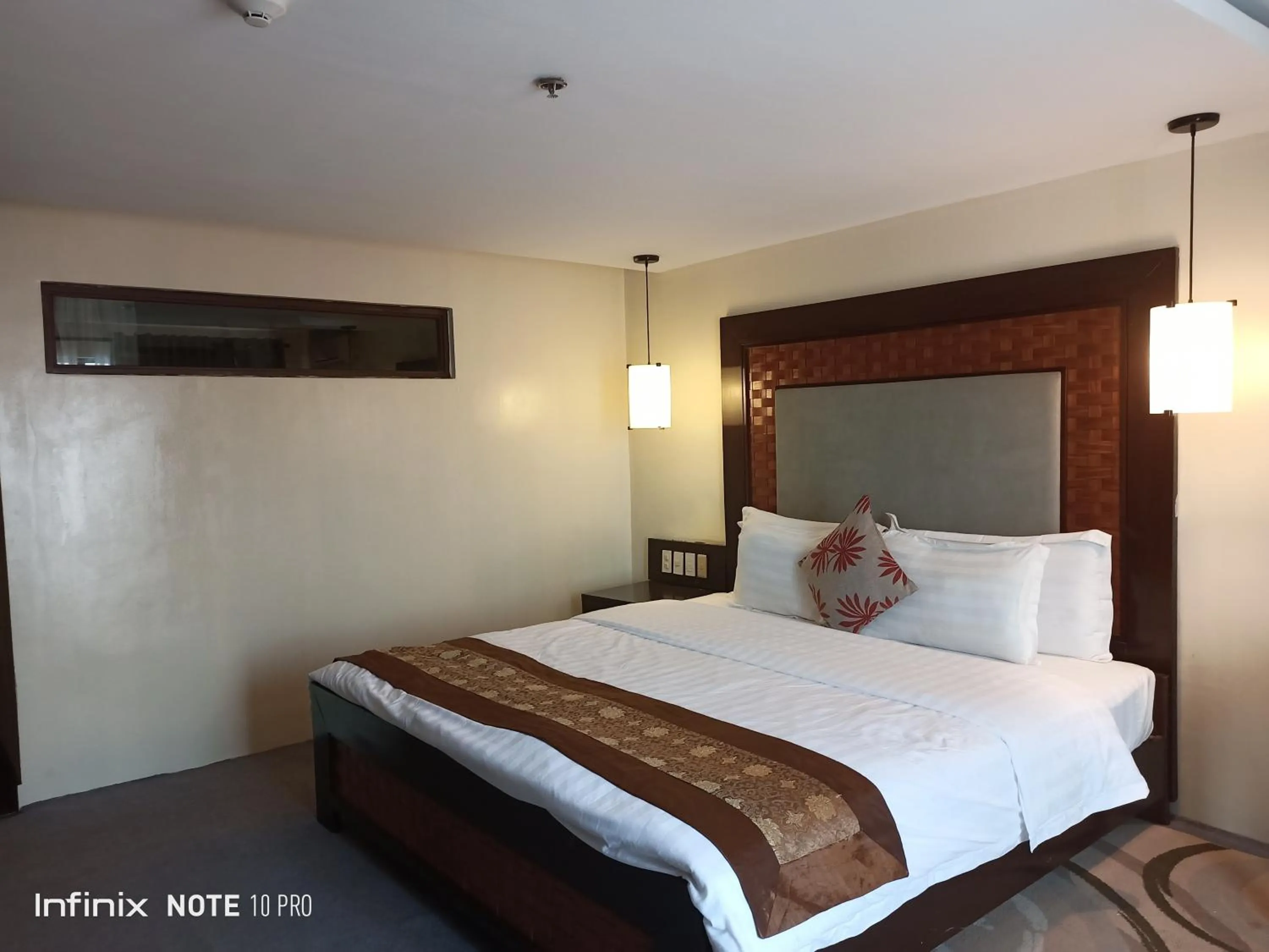 Bed in Coron Gateway Hotel & Suites