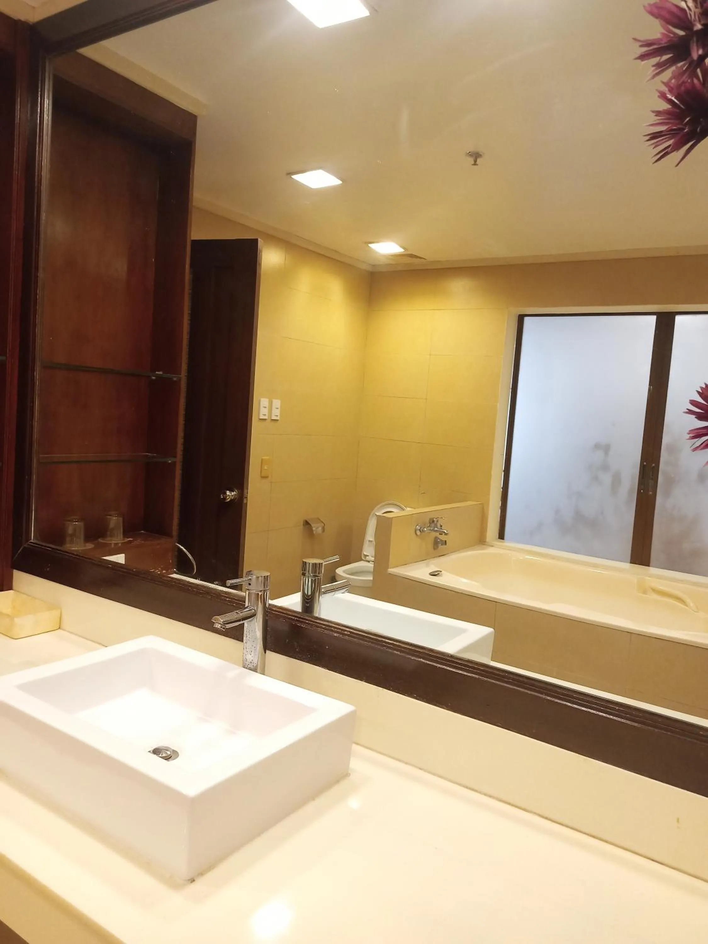 Coron Gateway Hotel & Suites