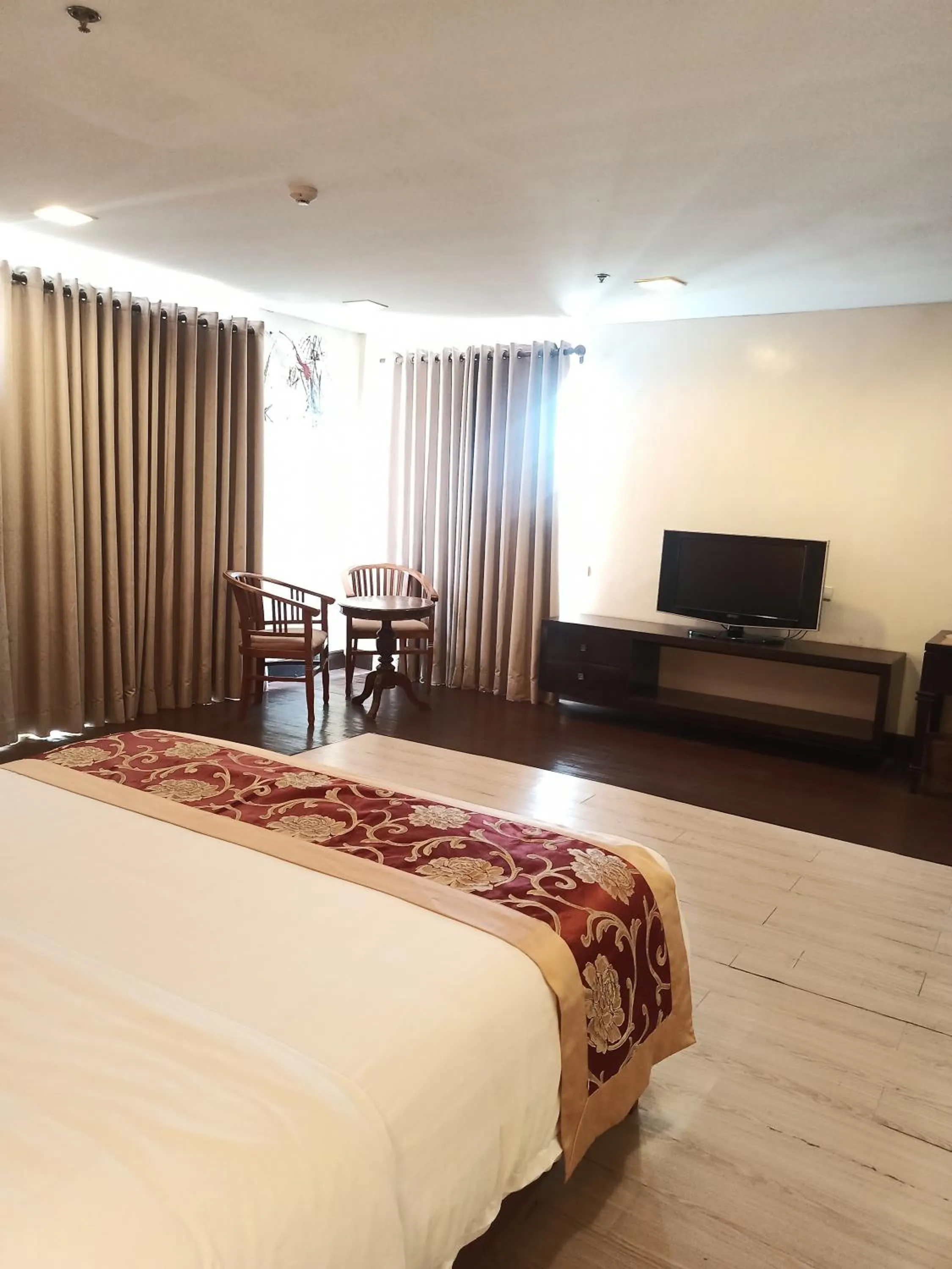 Bed in Coron Gateway Hotel & Suites