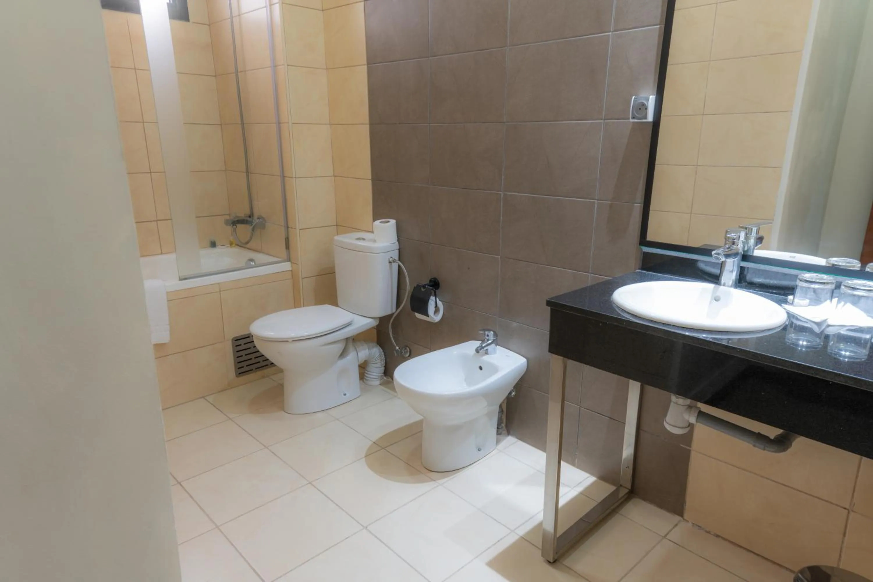 Shower in Olympic Inn Casablanca