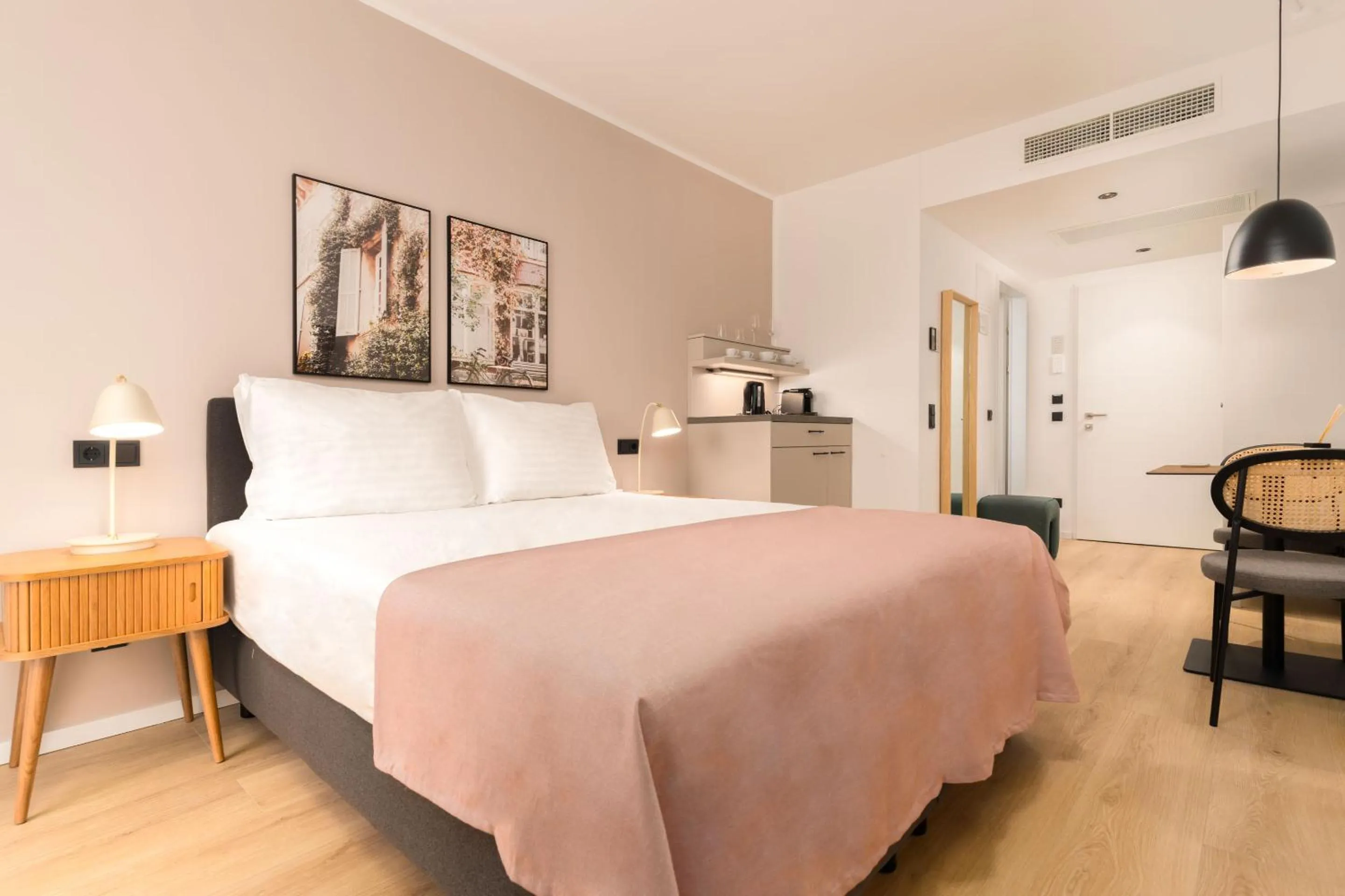 Bed in Limehome Vienna Favoritenstr