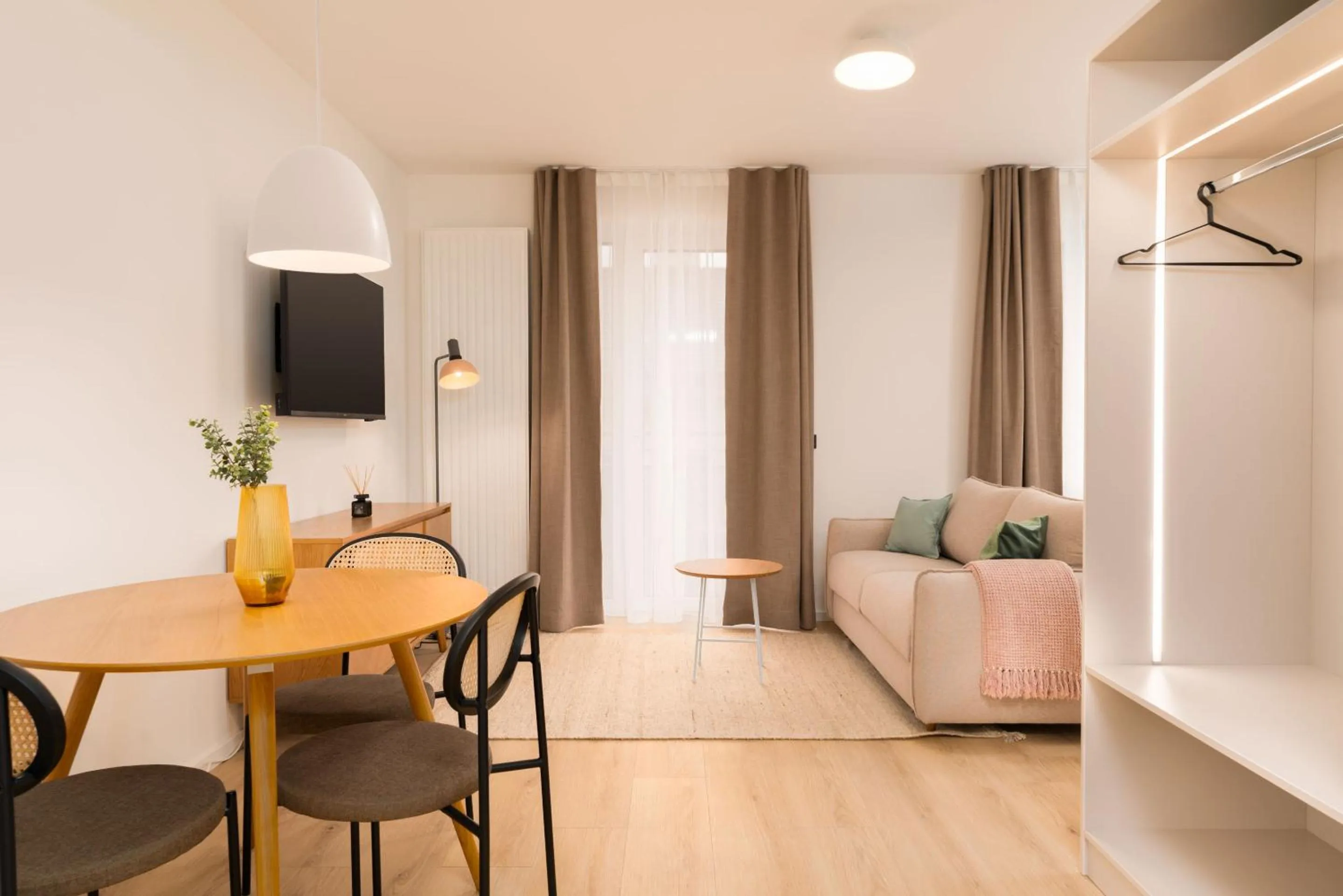 TV and multimedia in Limehome Vienna Favoritenstr