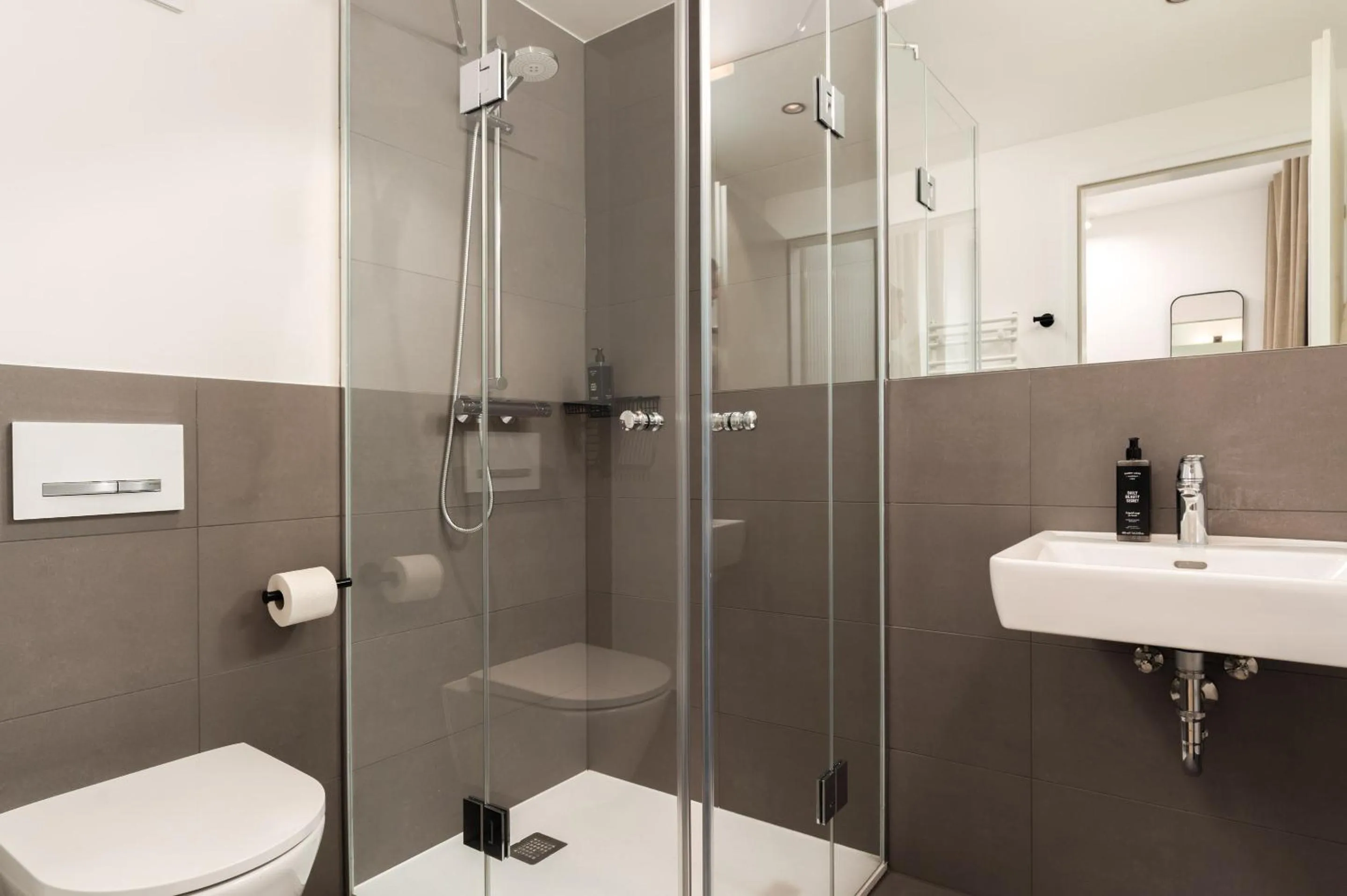 Shower in Limehome Vienna Favoritenstr