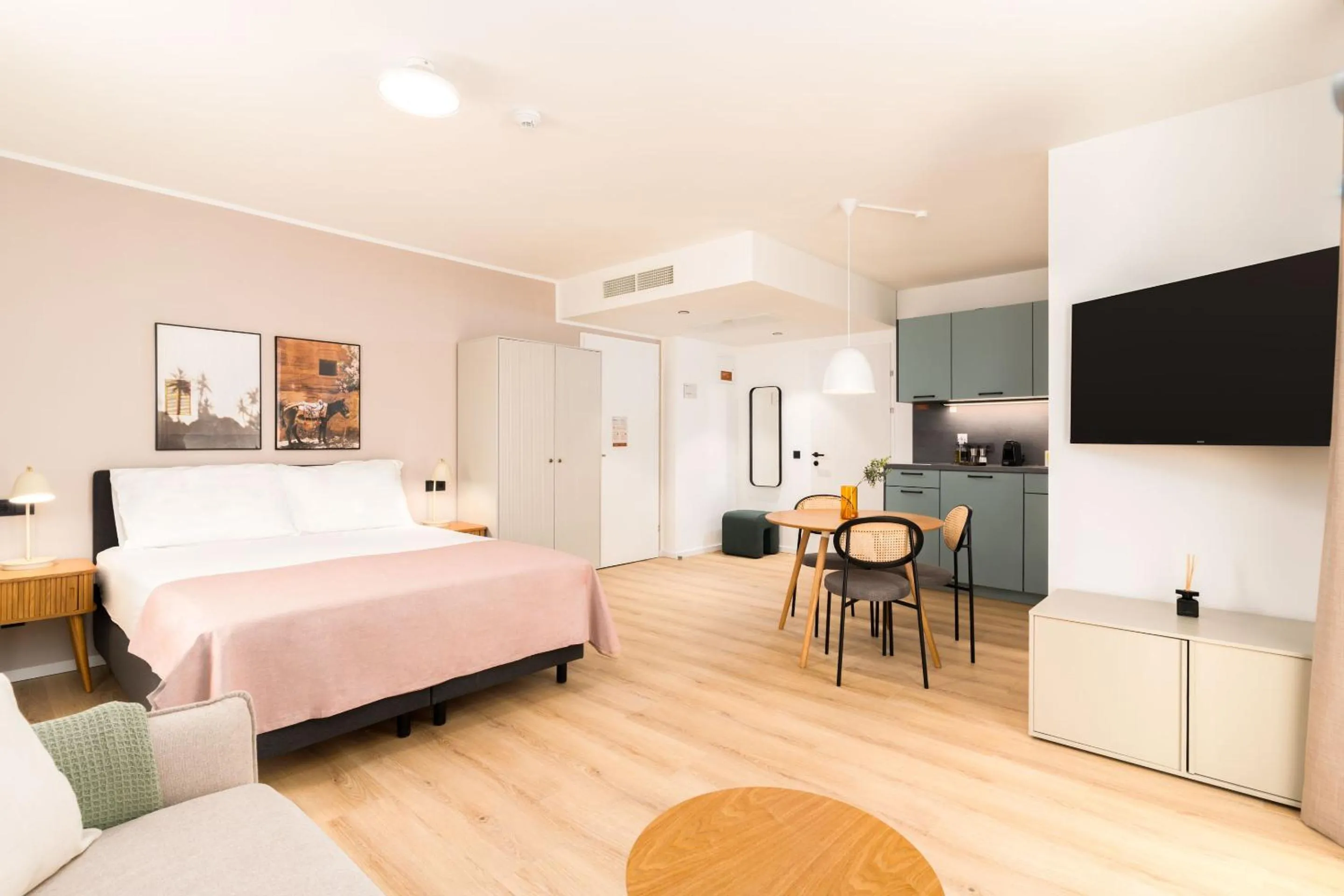 Bed in Limehome Vienna Favoritenstr