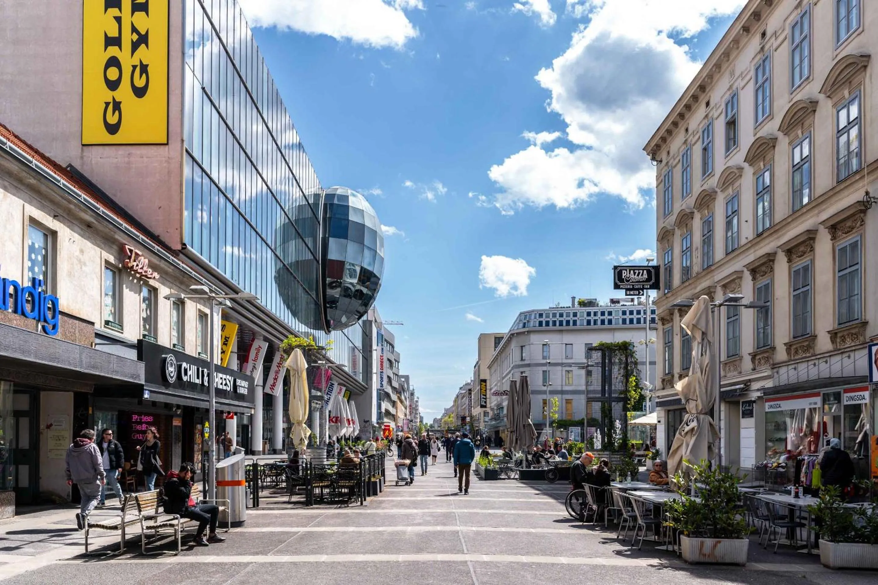 People in Limehome Vienna Favoritenstr