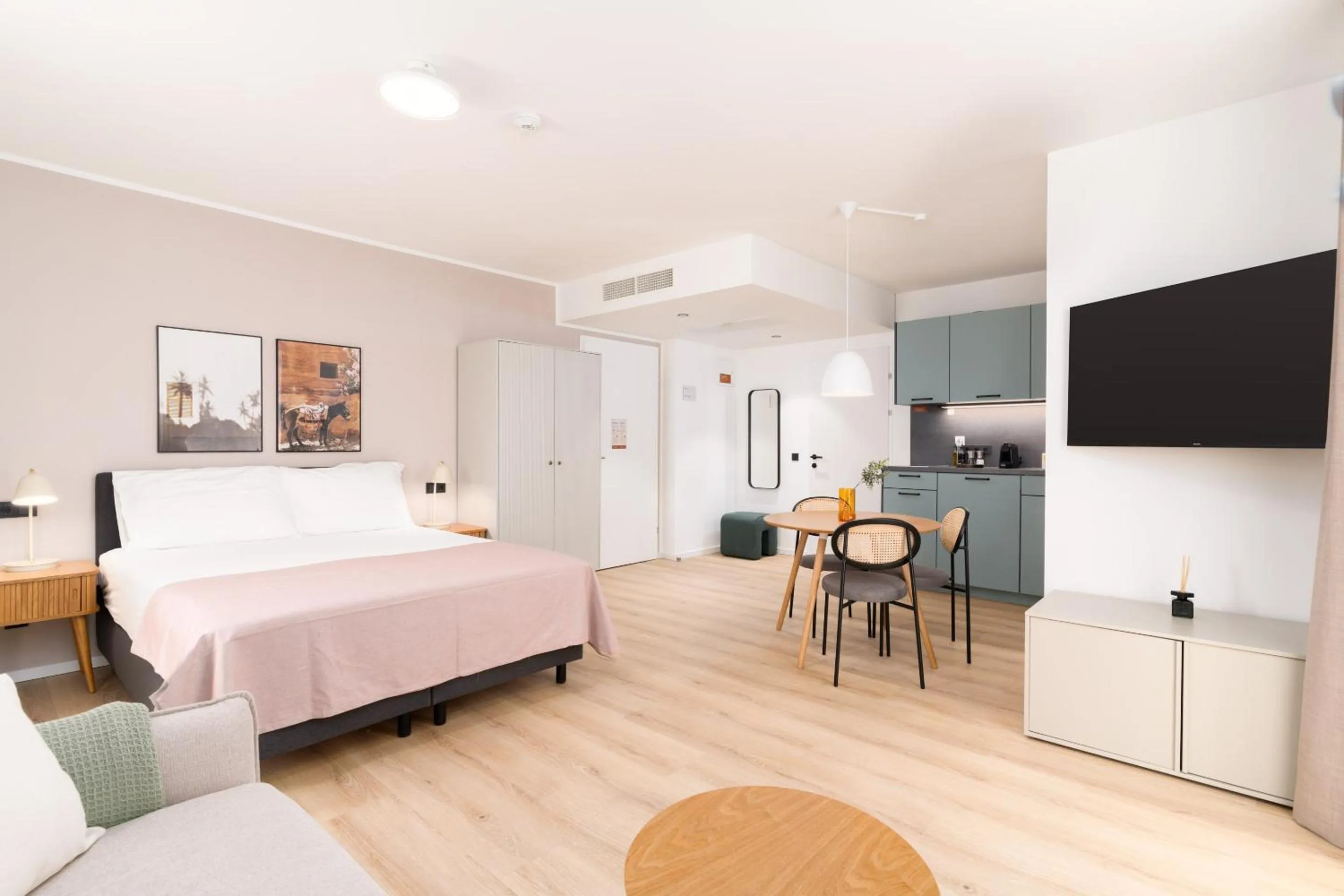 Bed in Limehome Vienna Favoritenstr