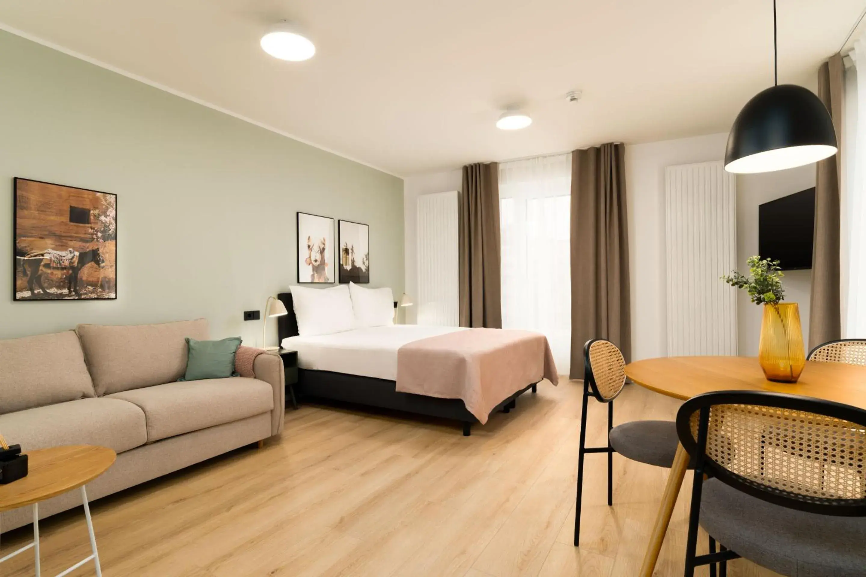 Triple Room with Balcony in Limehome Vienna Favoritenstr Triple Room with Balcony in Limehome Vienna Favoritenstr