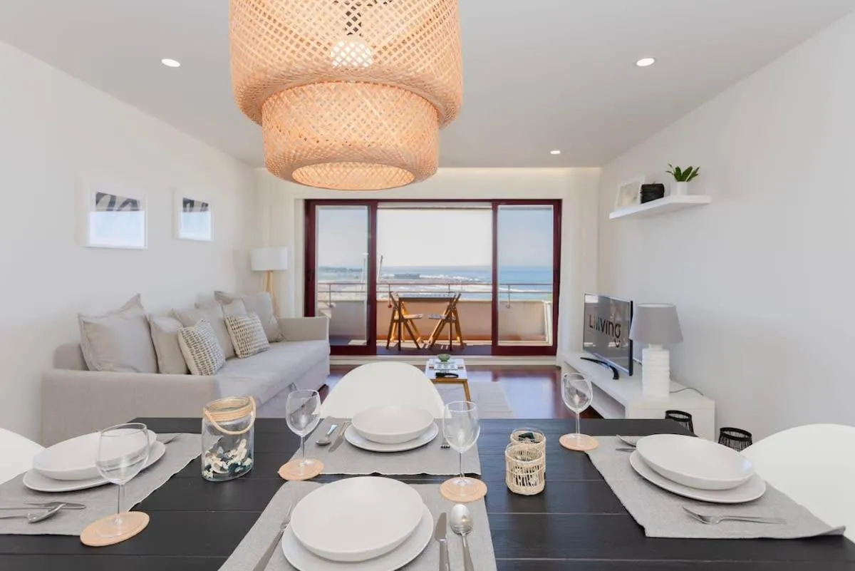Liiiving in Matosinhos - Seaside Balcony Apartment