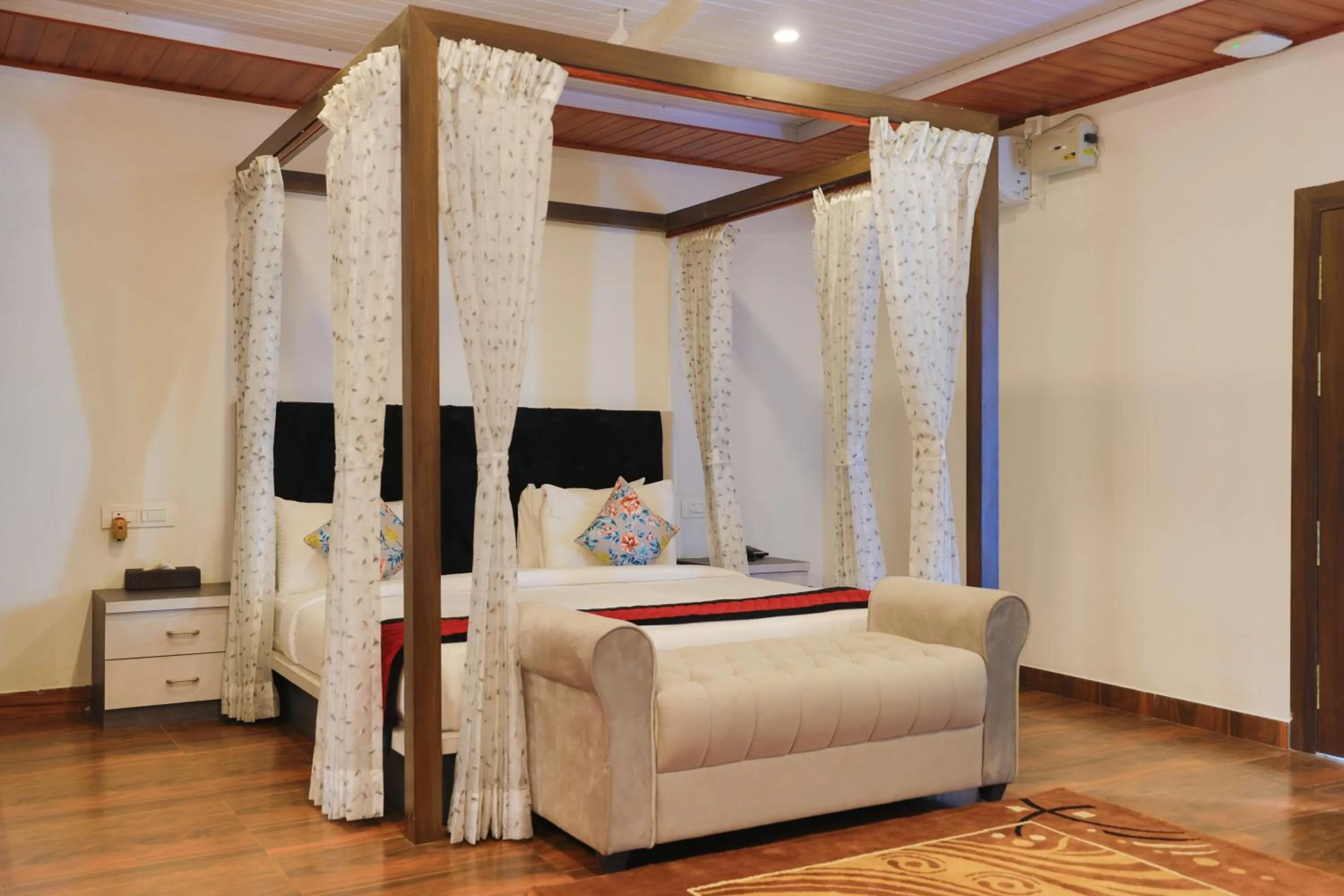 Bed in The Grand Retreat - Chikmagalur