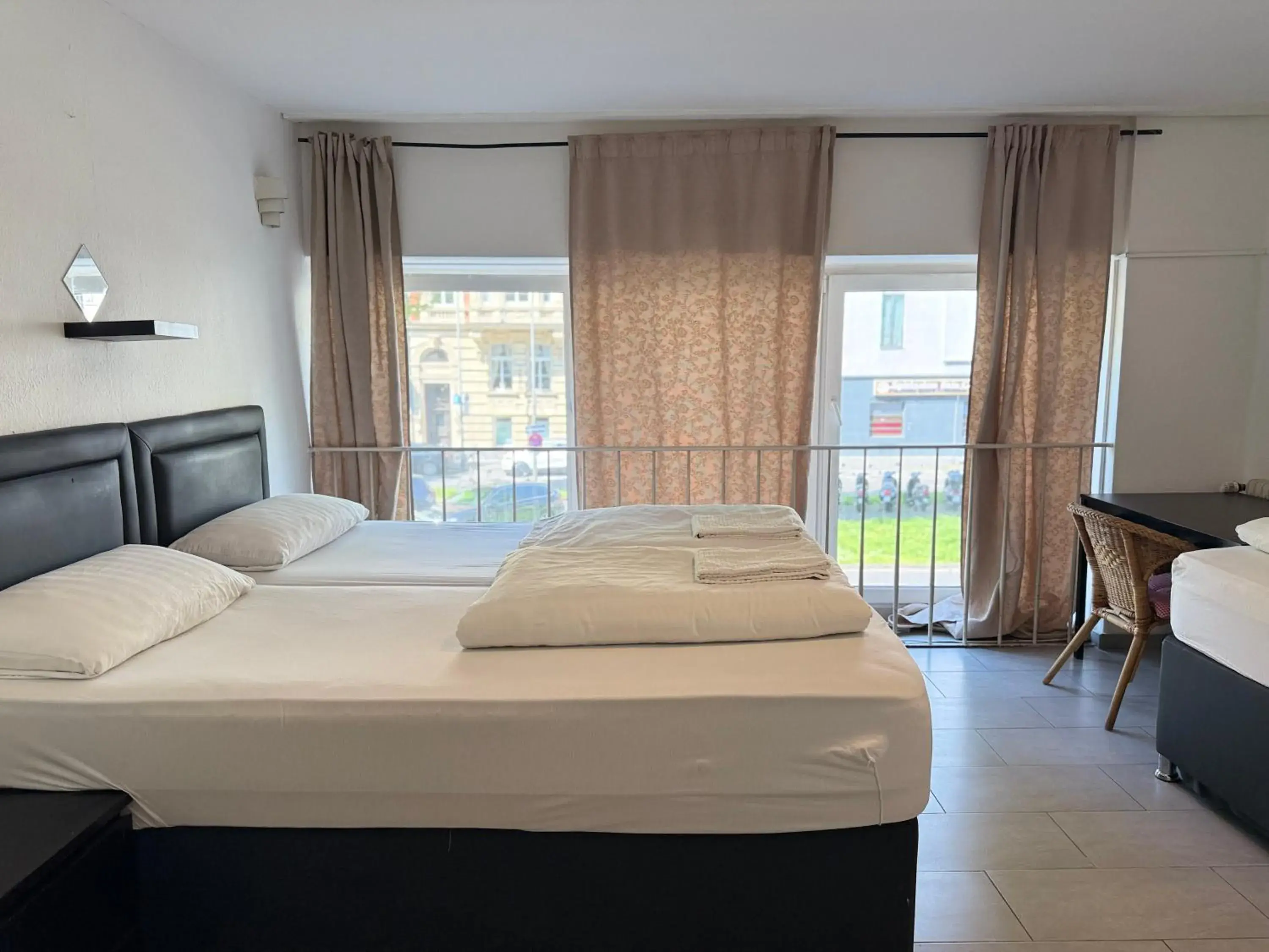 Deluxe Triple Room in Hotel Garni Emir Deluxe Triple Room in Hotel Garni Emir