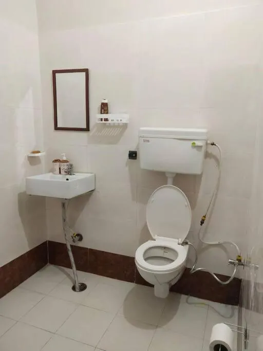 Toilet in SitaRamalayam Homestay 1 (GF)