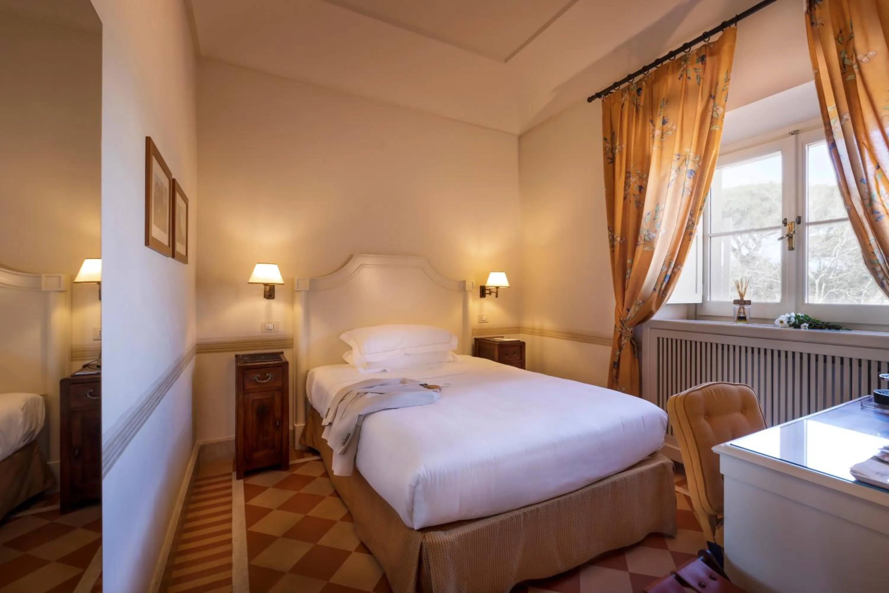 Bed in QC Grand Hotel Roma