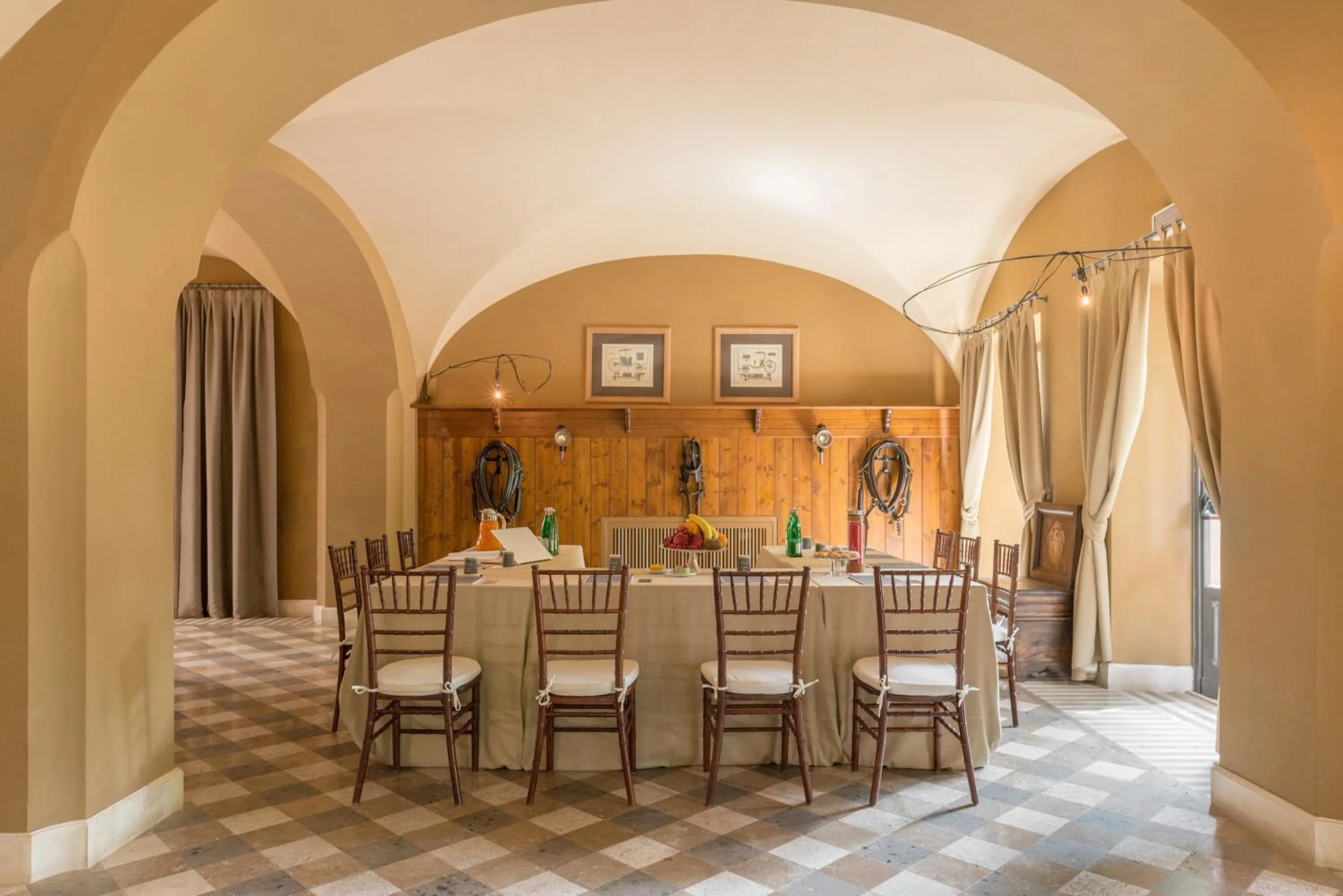 Business facilities in QC Grand Hotel Roma