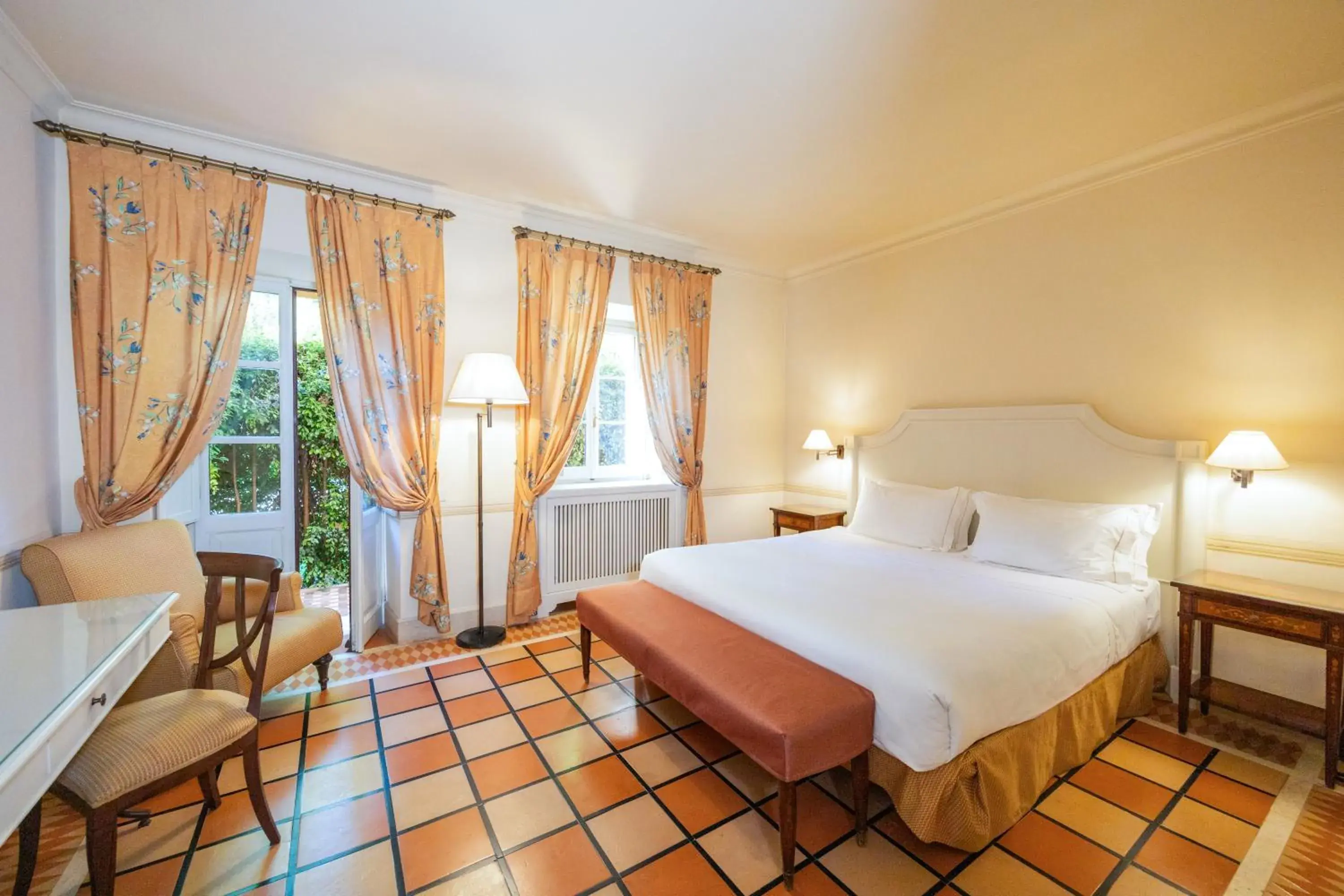 Superior Double or Twin Room in QC Grand Hotel Roma Superior Double or Twin Room in QC Grand Hotel Roma