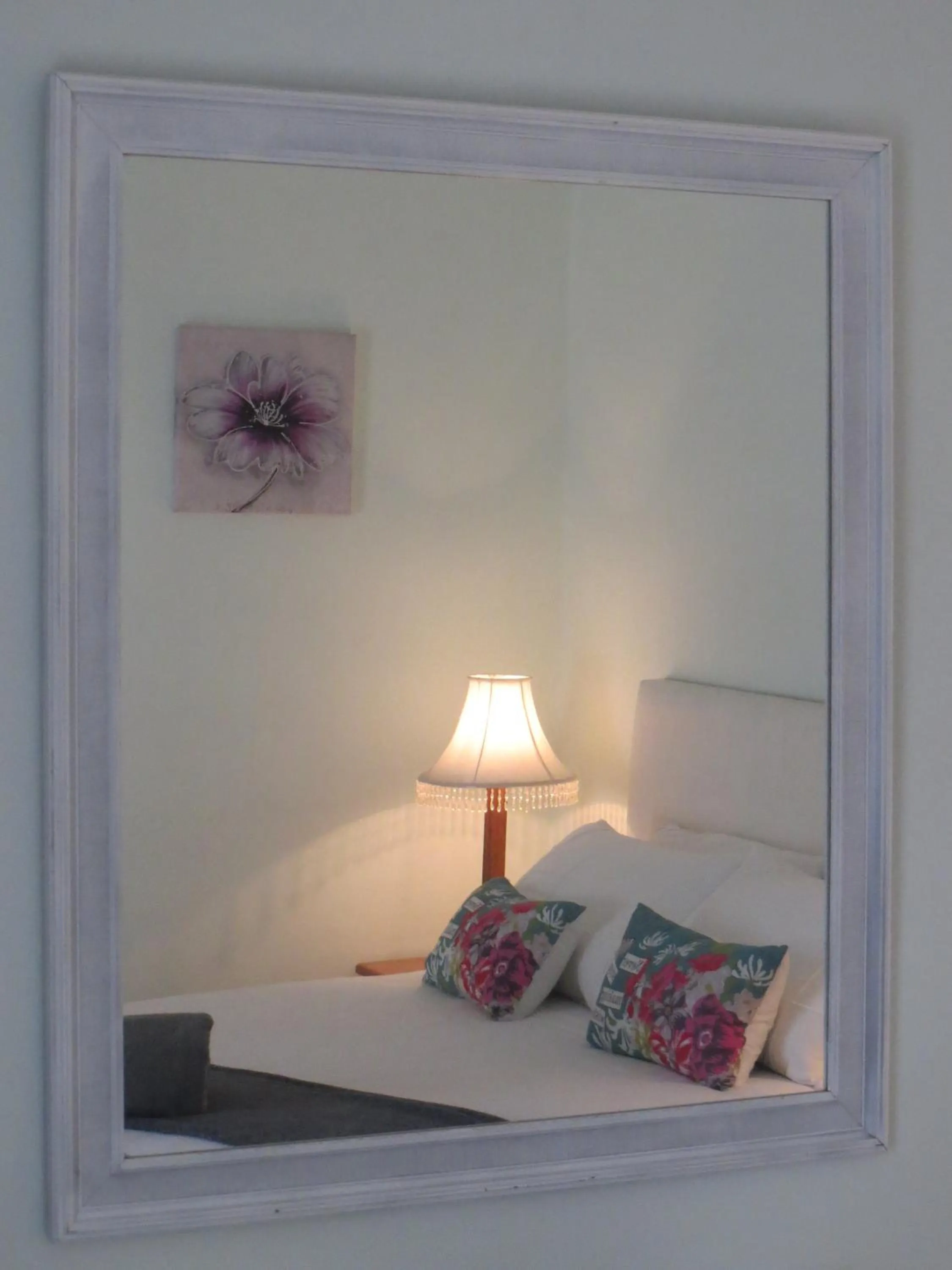 Bedroom, Bed in Meander In