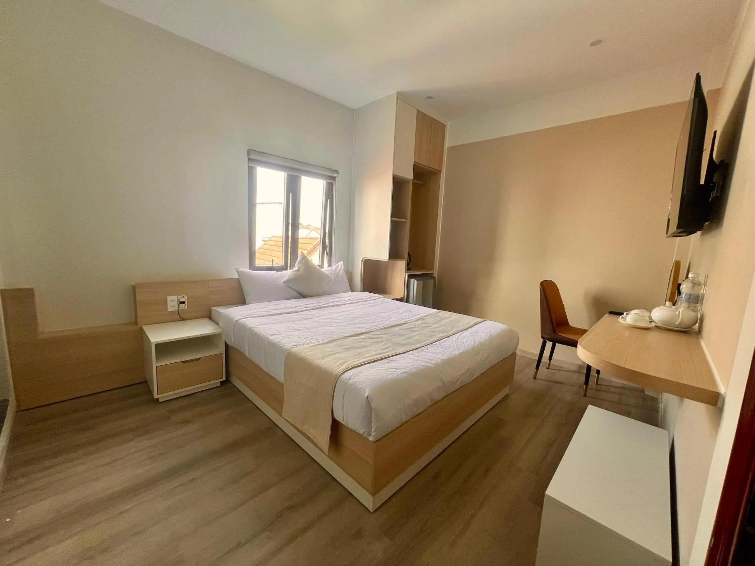 Shower, Bed in Hoang Thang 1 Hotel Da Lat City