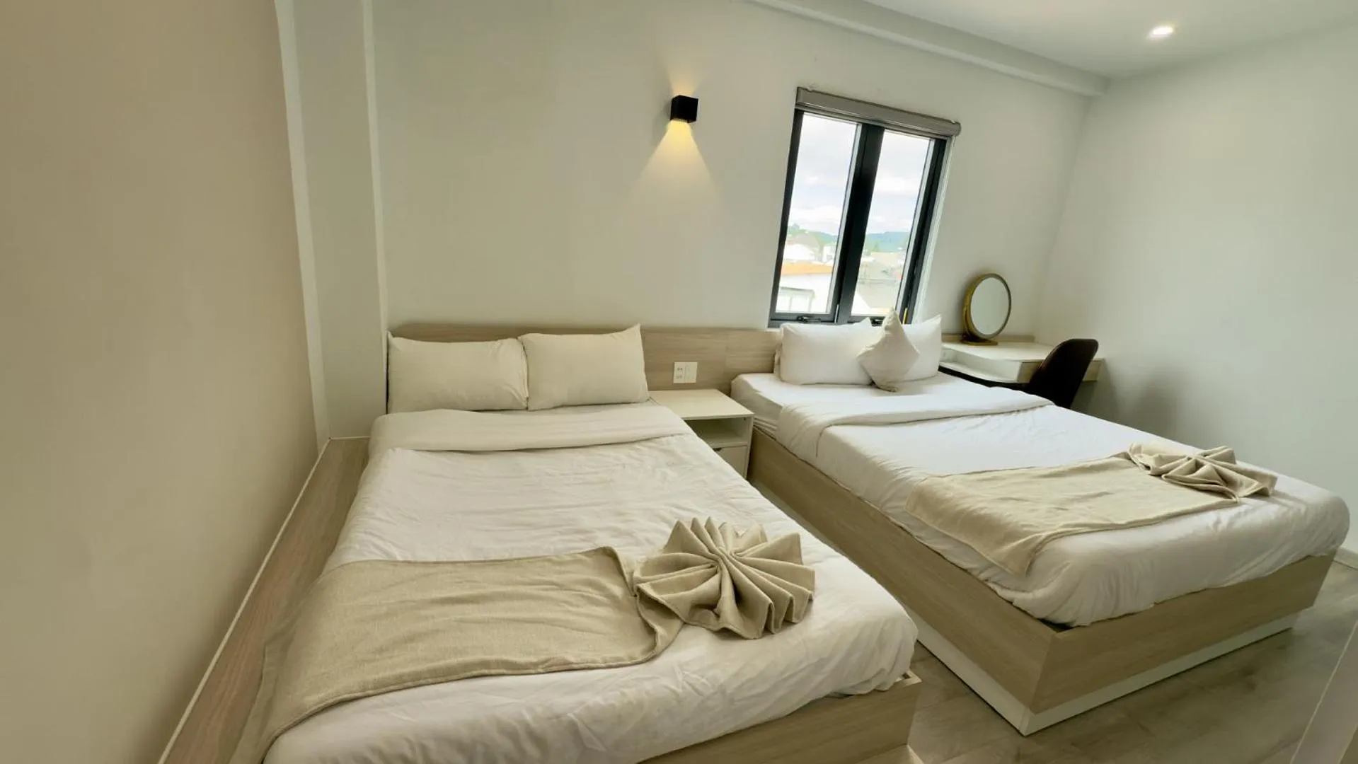 Bed in Hoang Thang 1 Hotel Da Lat City