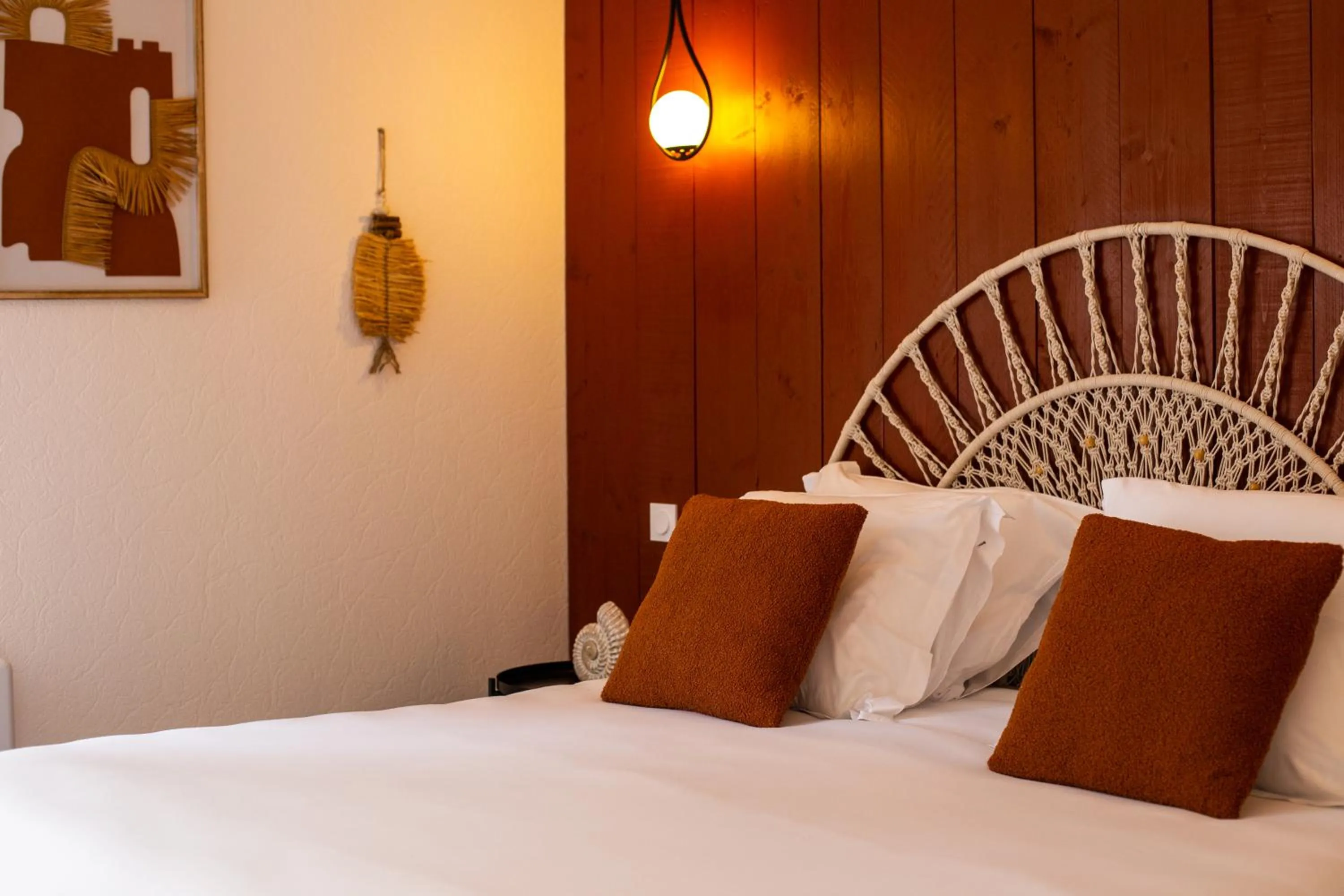 Bed in Hôtel de la Brière et Restaurant Les Krapados