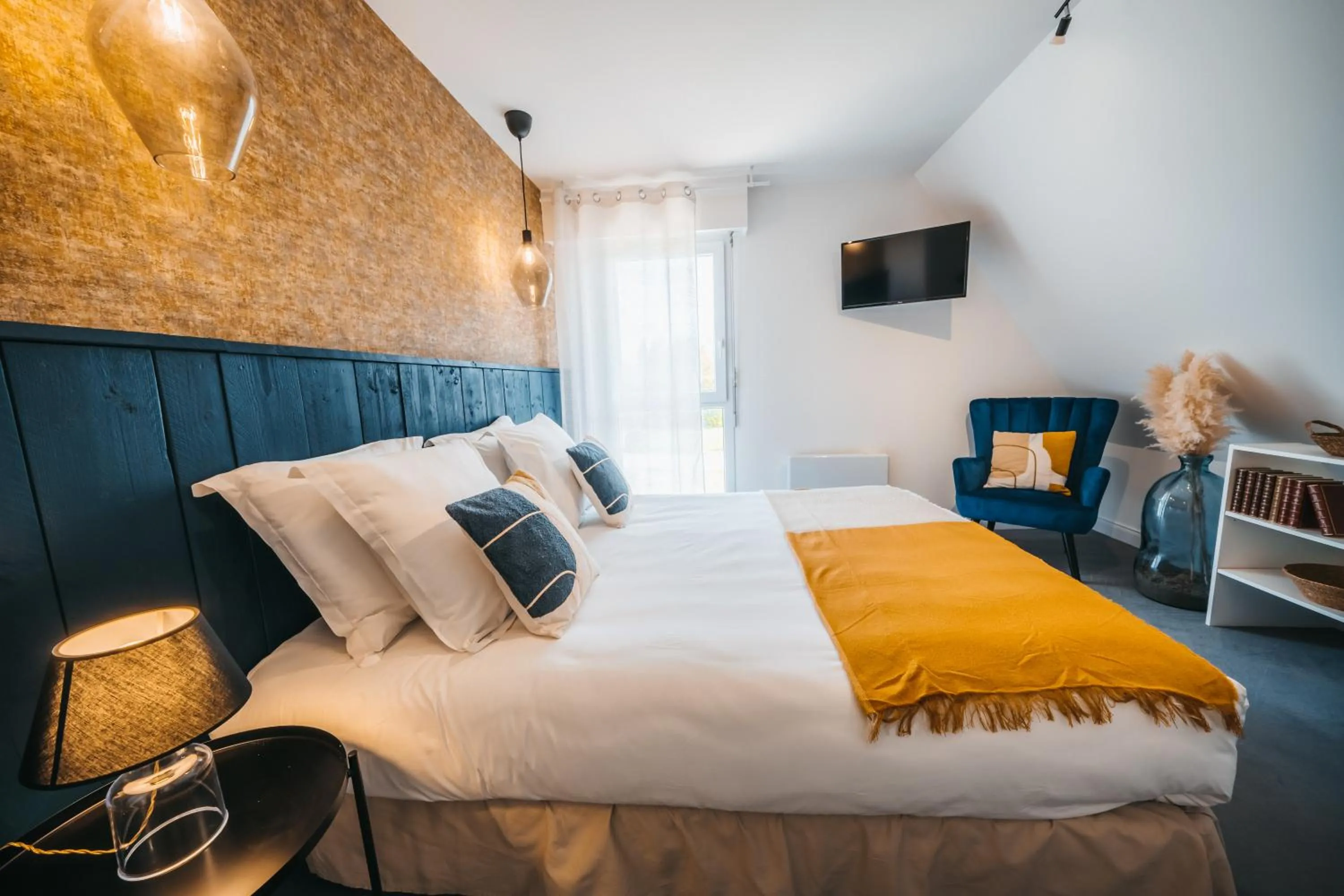 TV and multimedia, Bed in Hôtel de la Brière et Restaurant Les Krapados