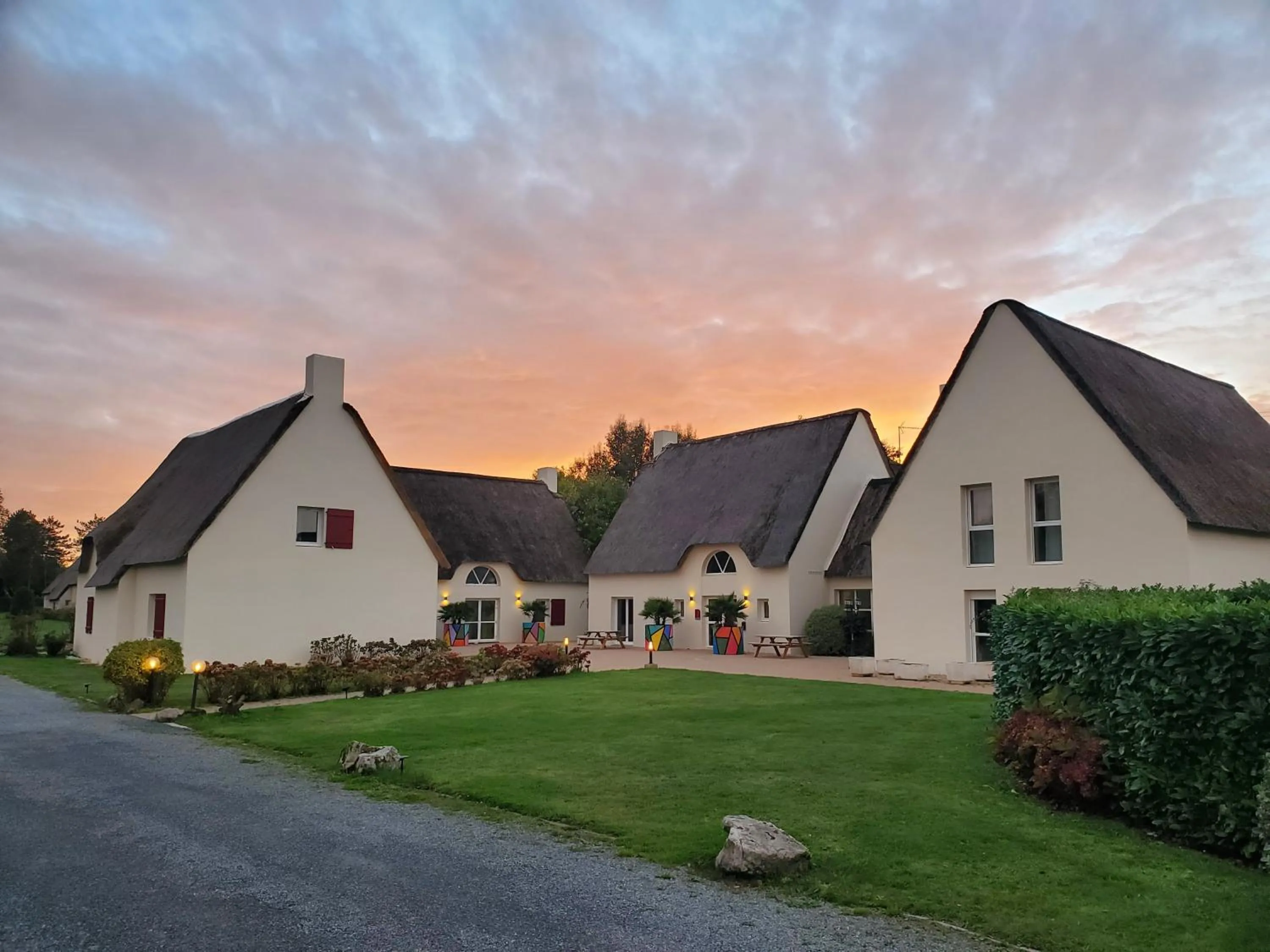 Property building in Hôtel de la Brière et Restaurant Les Krapados