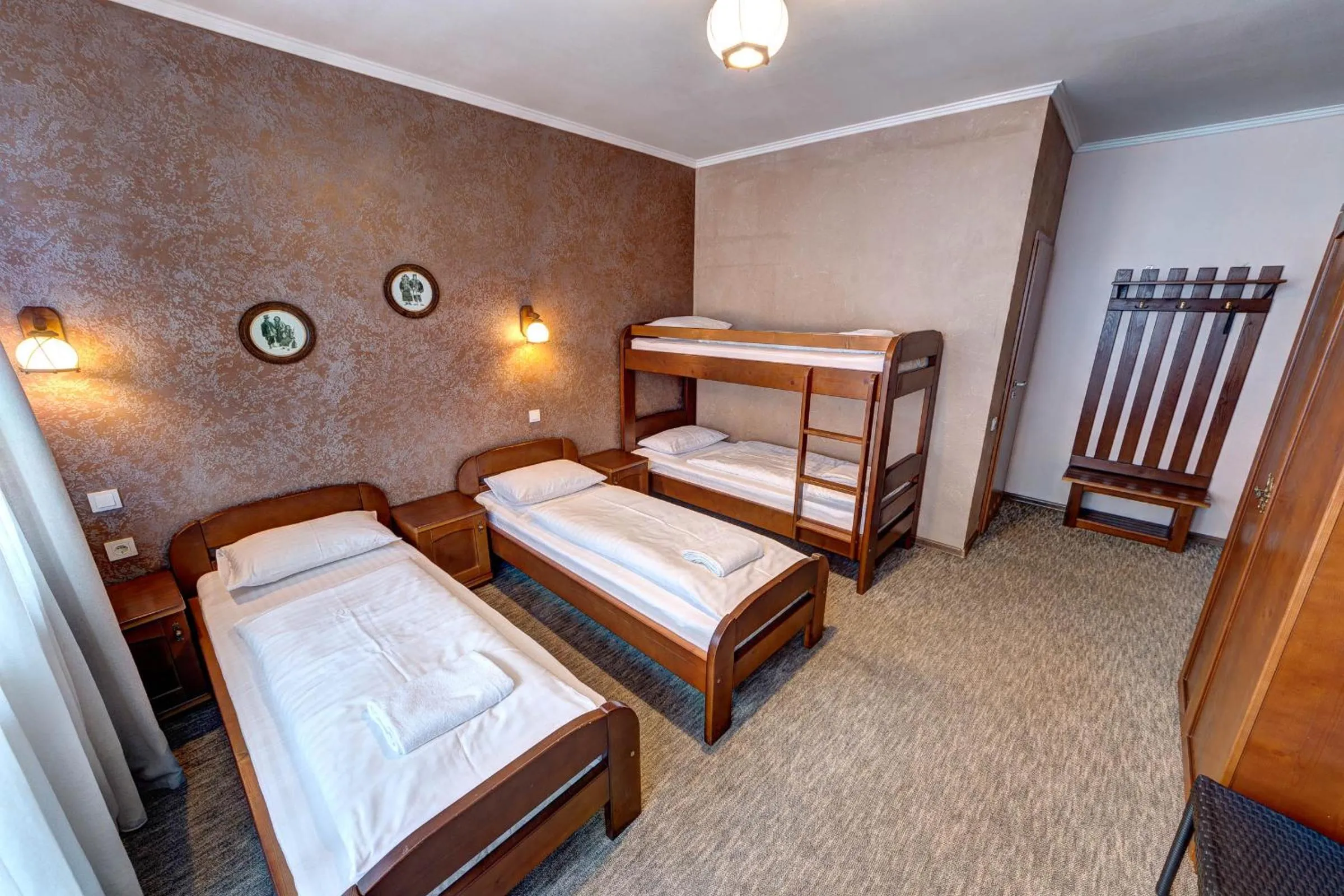 Quadruple Room in Hotel Gutsulia