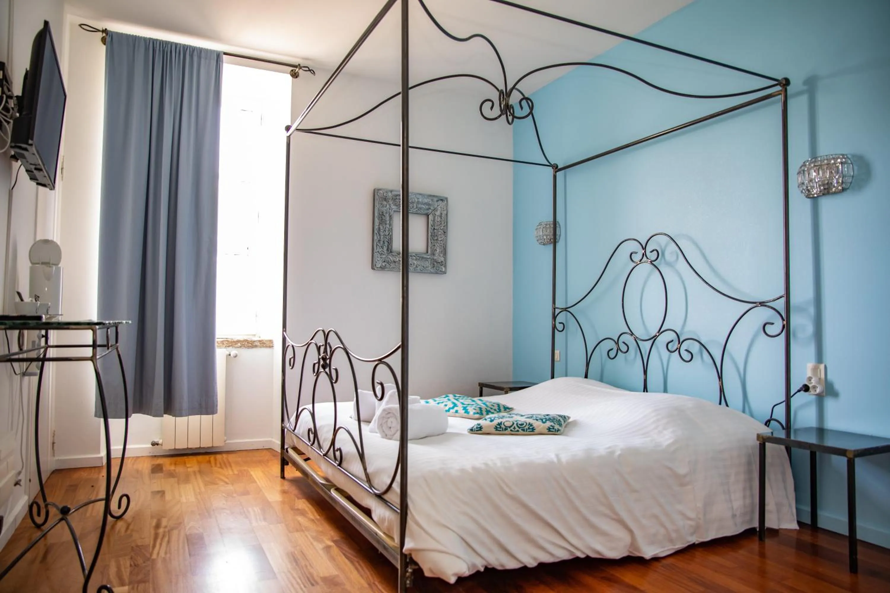 Bedroom, Bed in Mas De Baumes