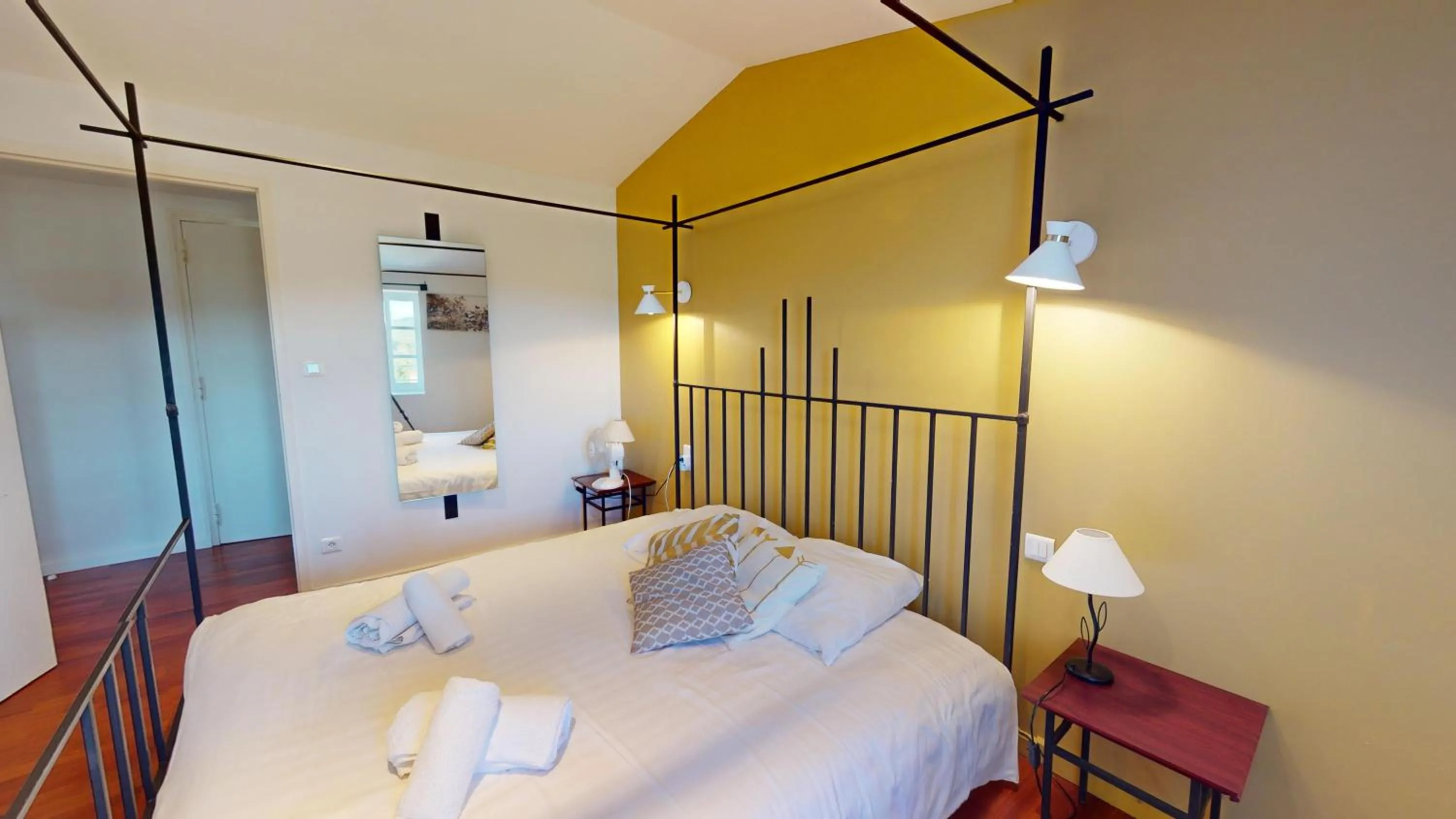 Bedroom, Bed in Mas De Baumes